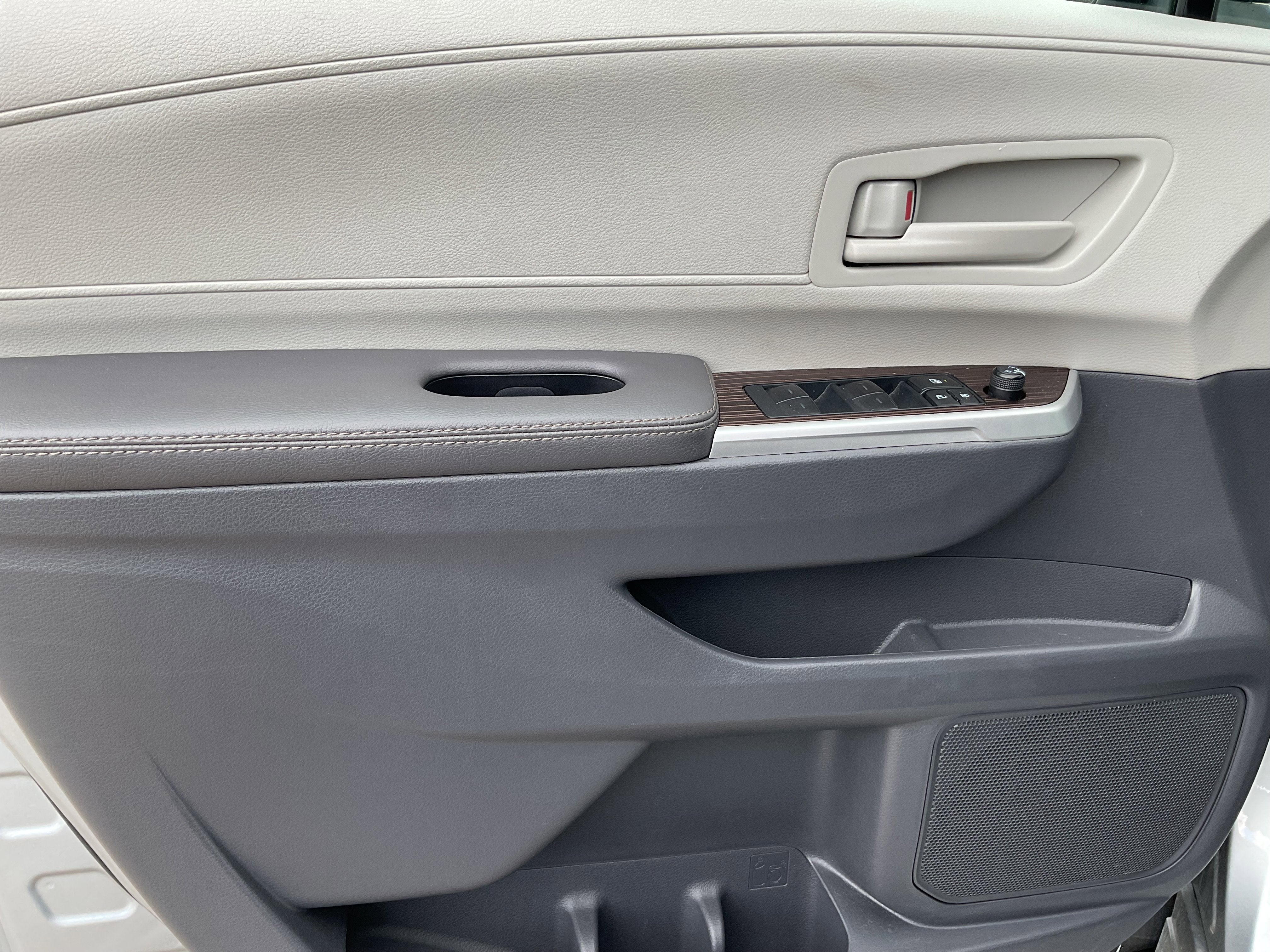 2024 Toyota SIENNA LE LE