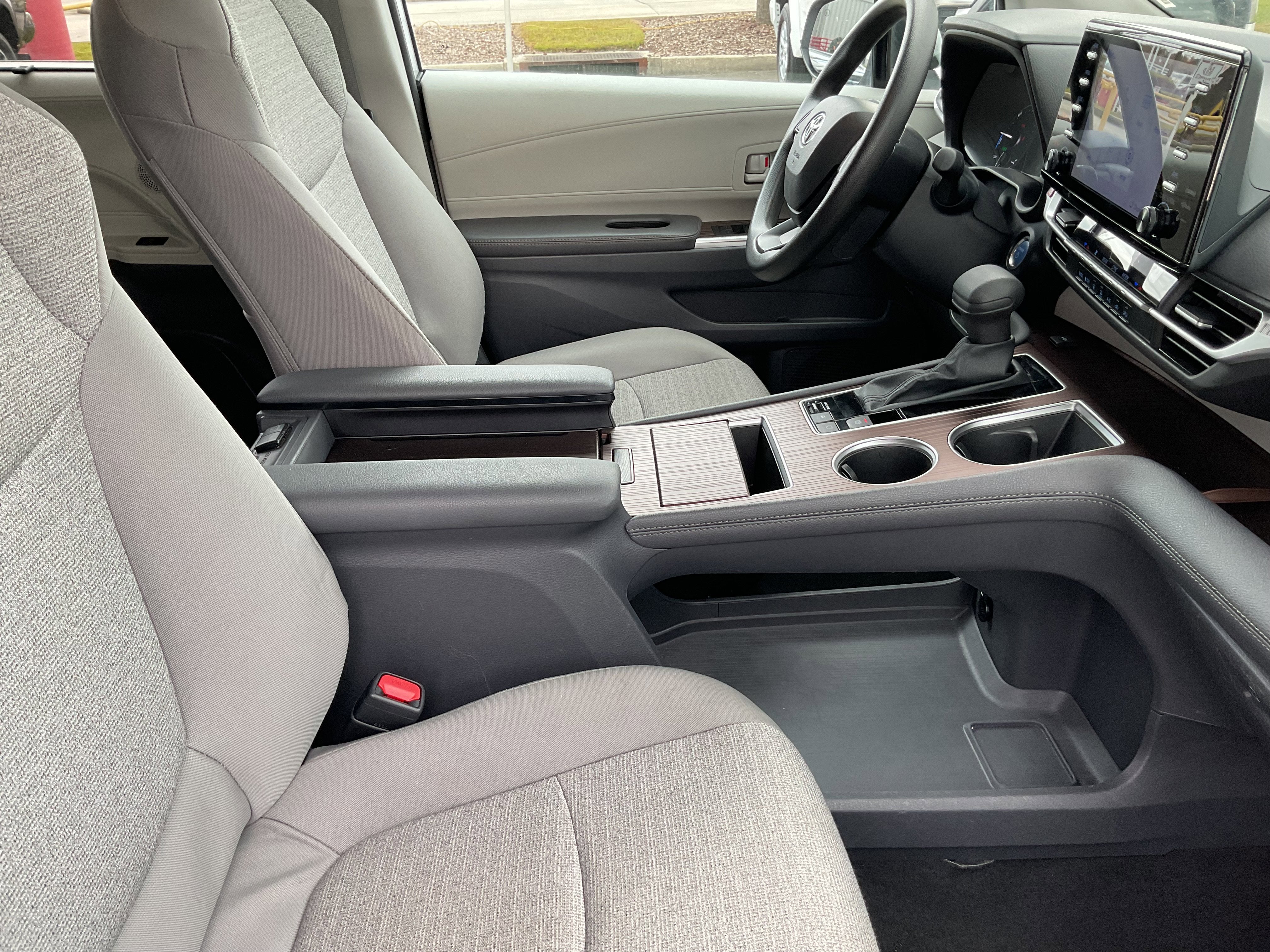 2024 Toyota SIENNA LE LE