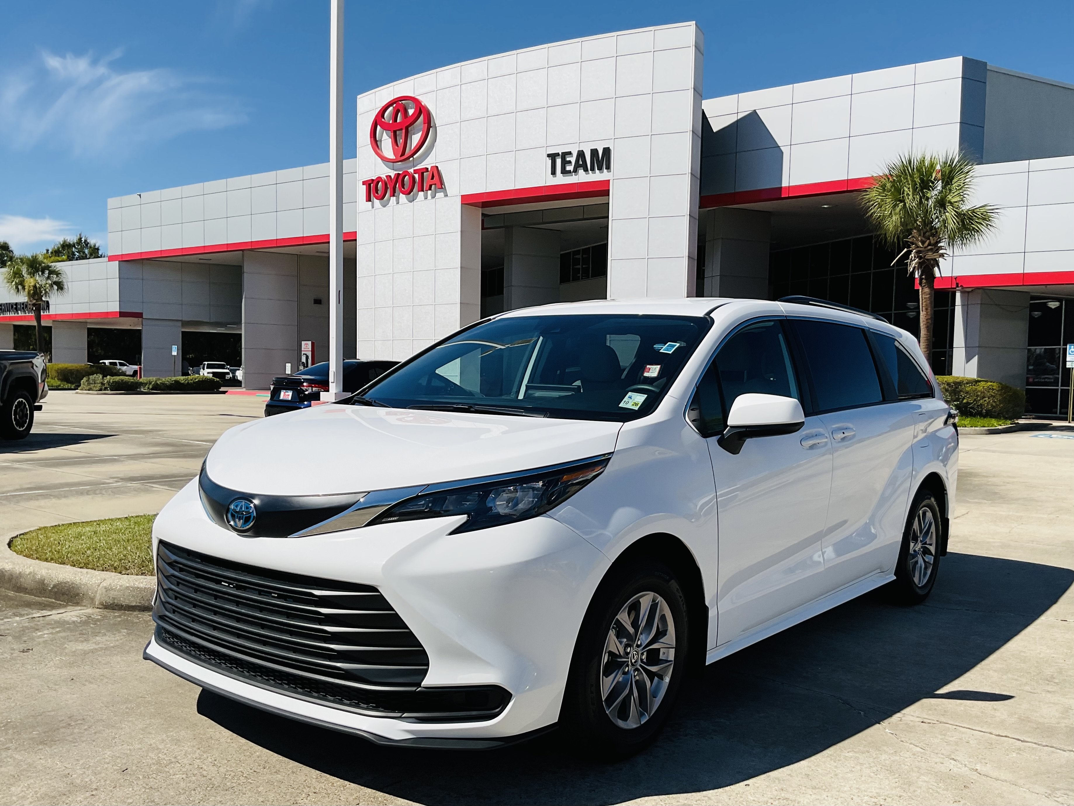 2025 Toyota Sienna LE