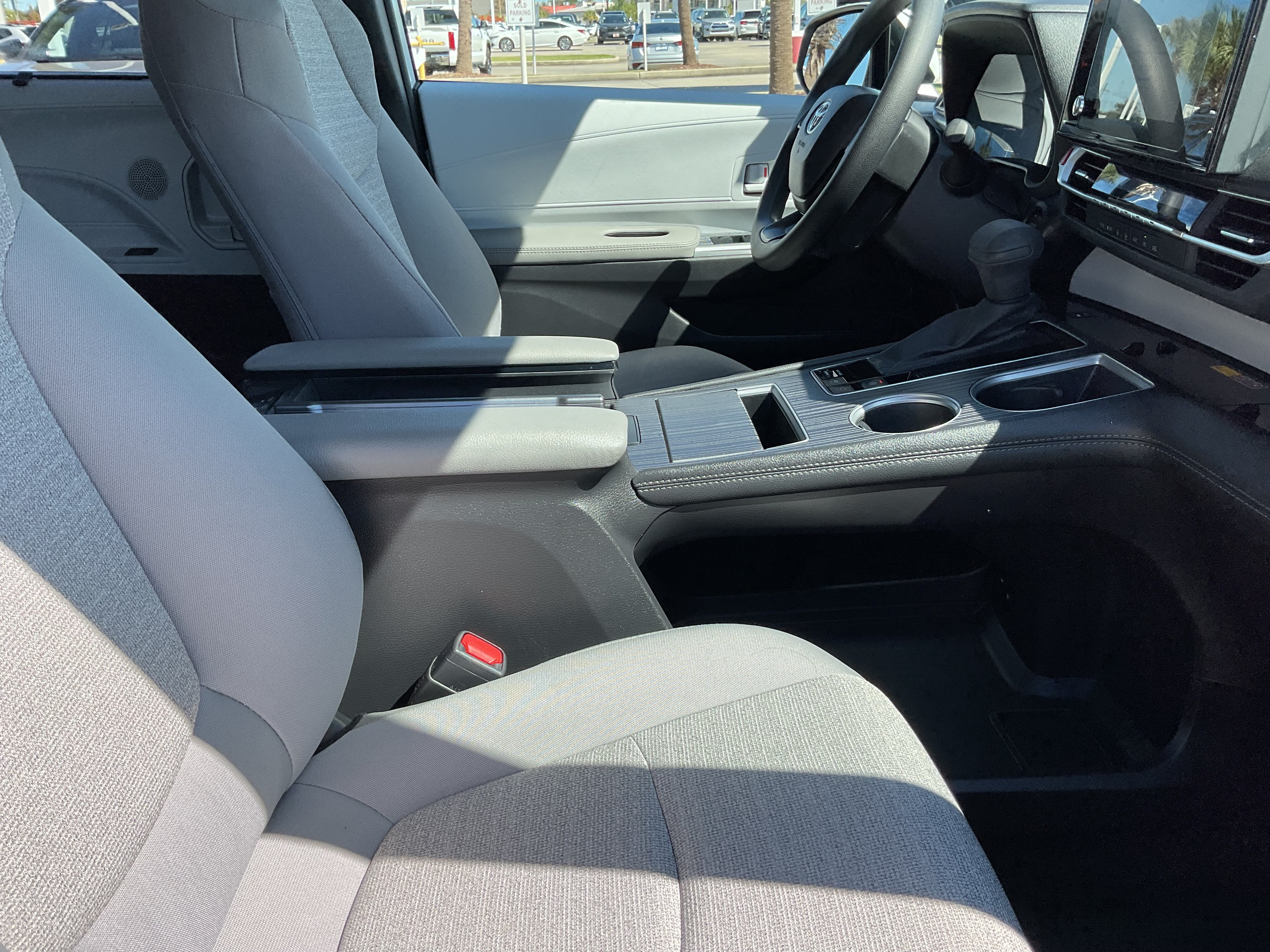 2025 Toyota Sienna LE