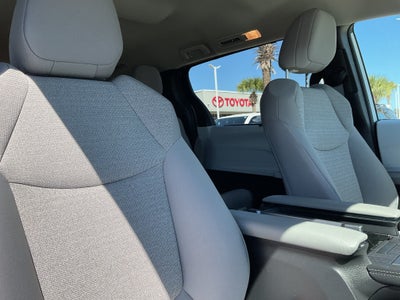 2025 Toyota Sienna LE