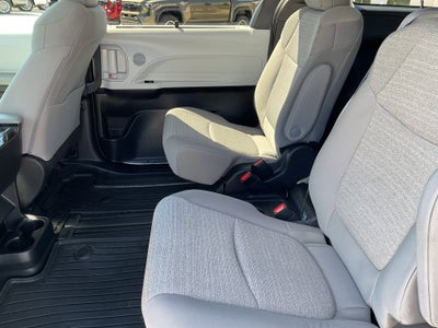 2025 Toyota Sienna LE