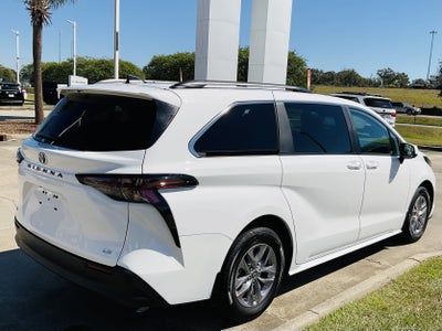 2025 Toyota Sienna LE