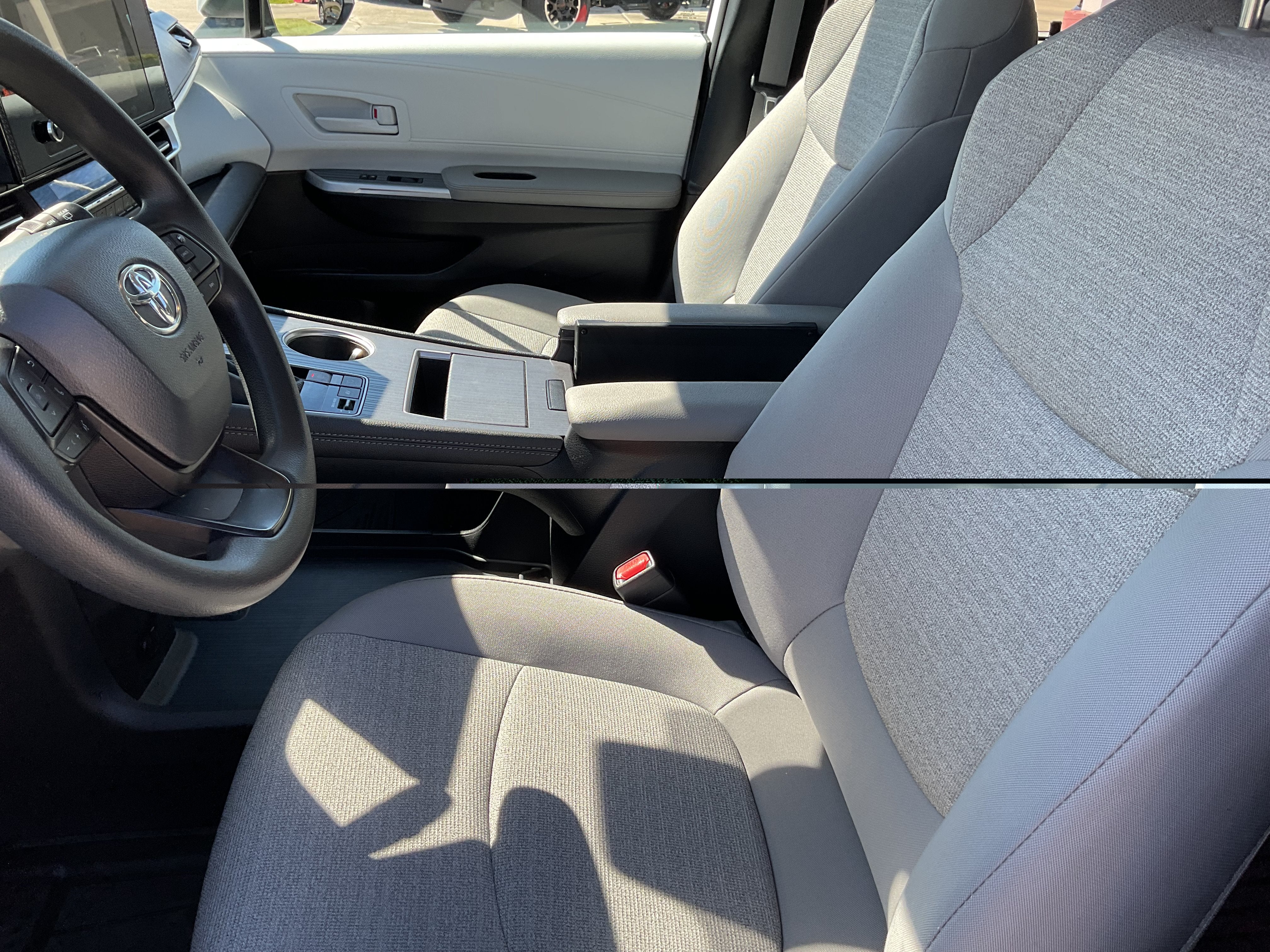 2025 Toyota Sienna LE