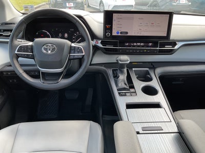 2025 Toyota SIENNA XLE XLE