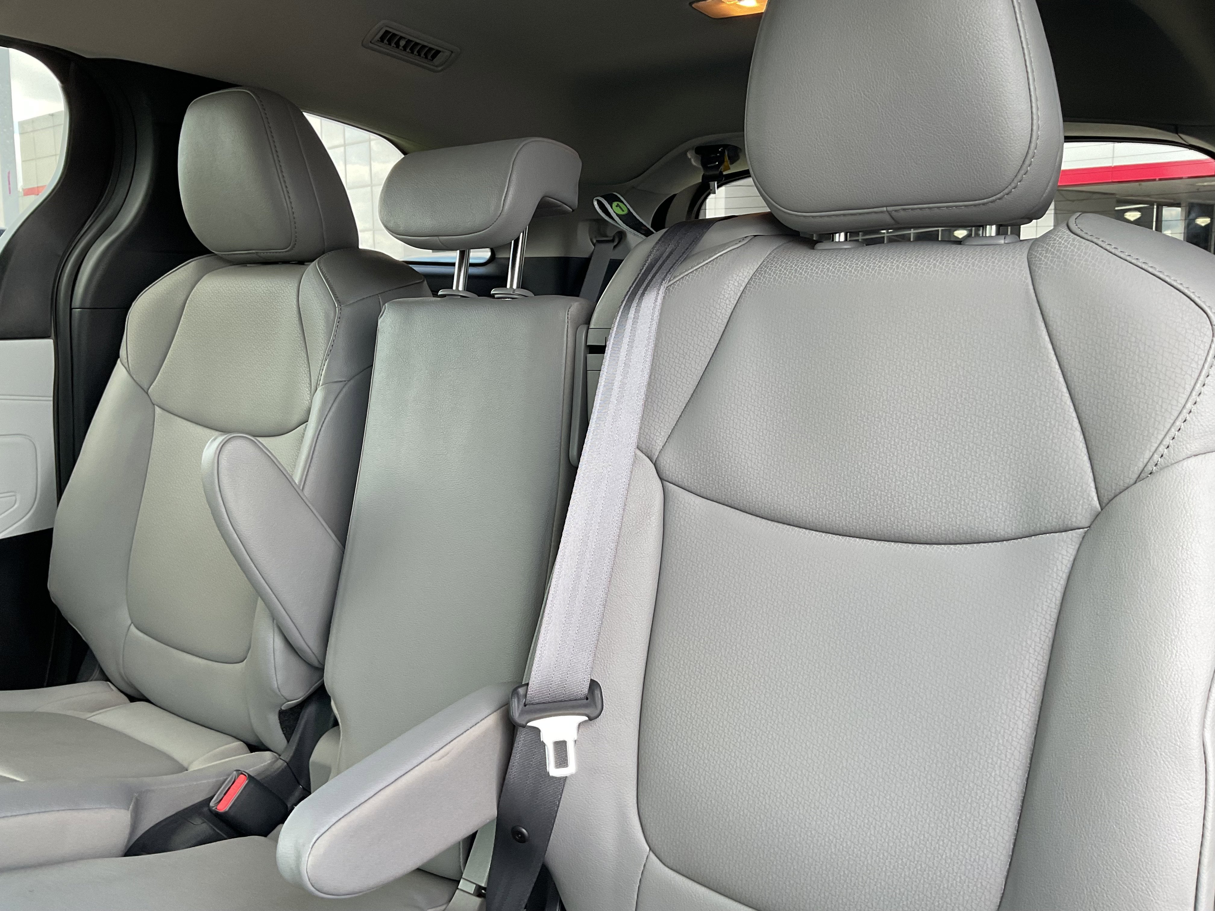 2025 Toyota SIENNA XLE XLE