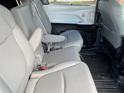 2025 Toyota SIENNA XLE XLE
