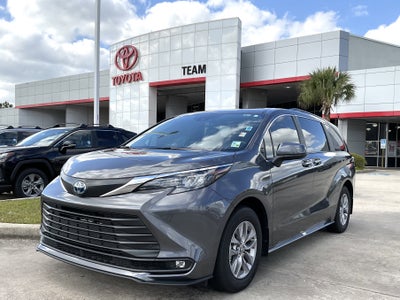 2025 Toyota SIENNA XLE XLE