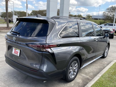 2025 Toyota SIENNA XLE XLE