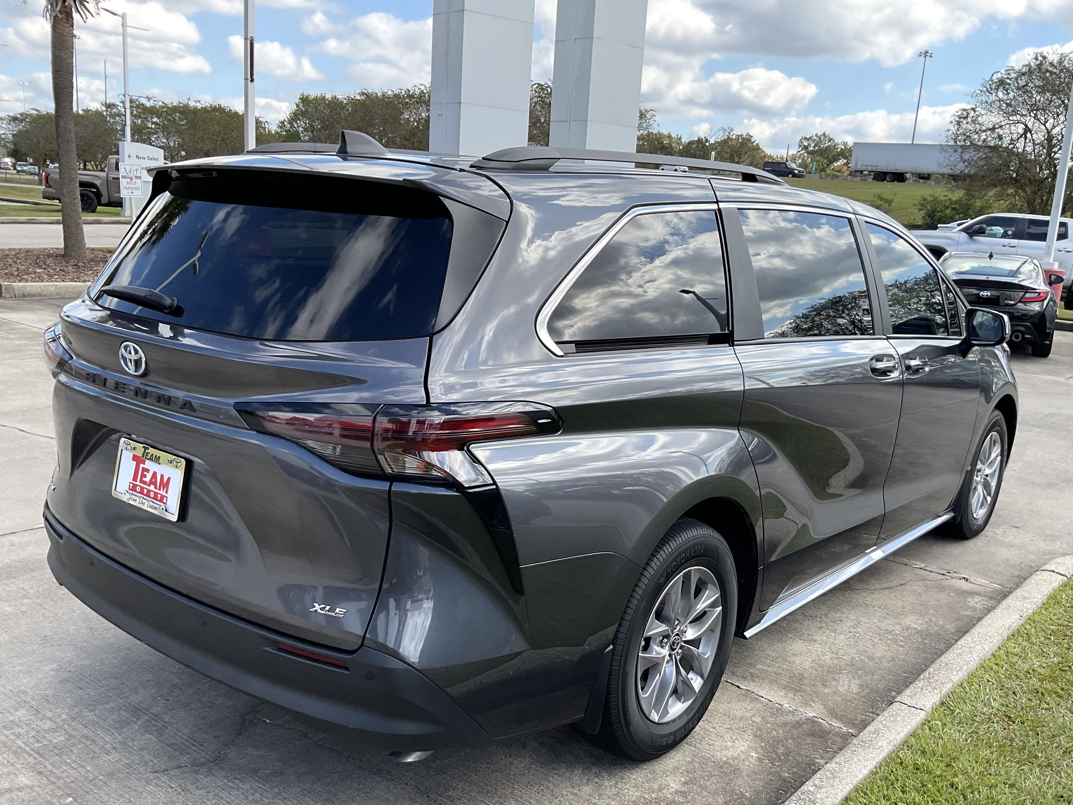2025 Toyota SIENNA XLE XLE