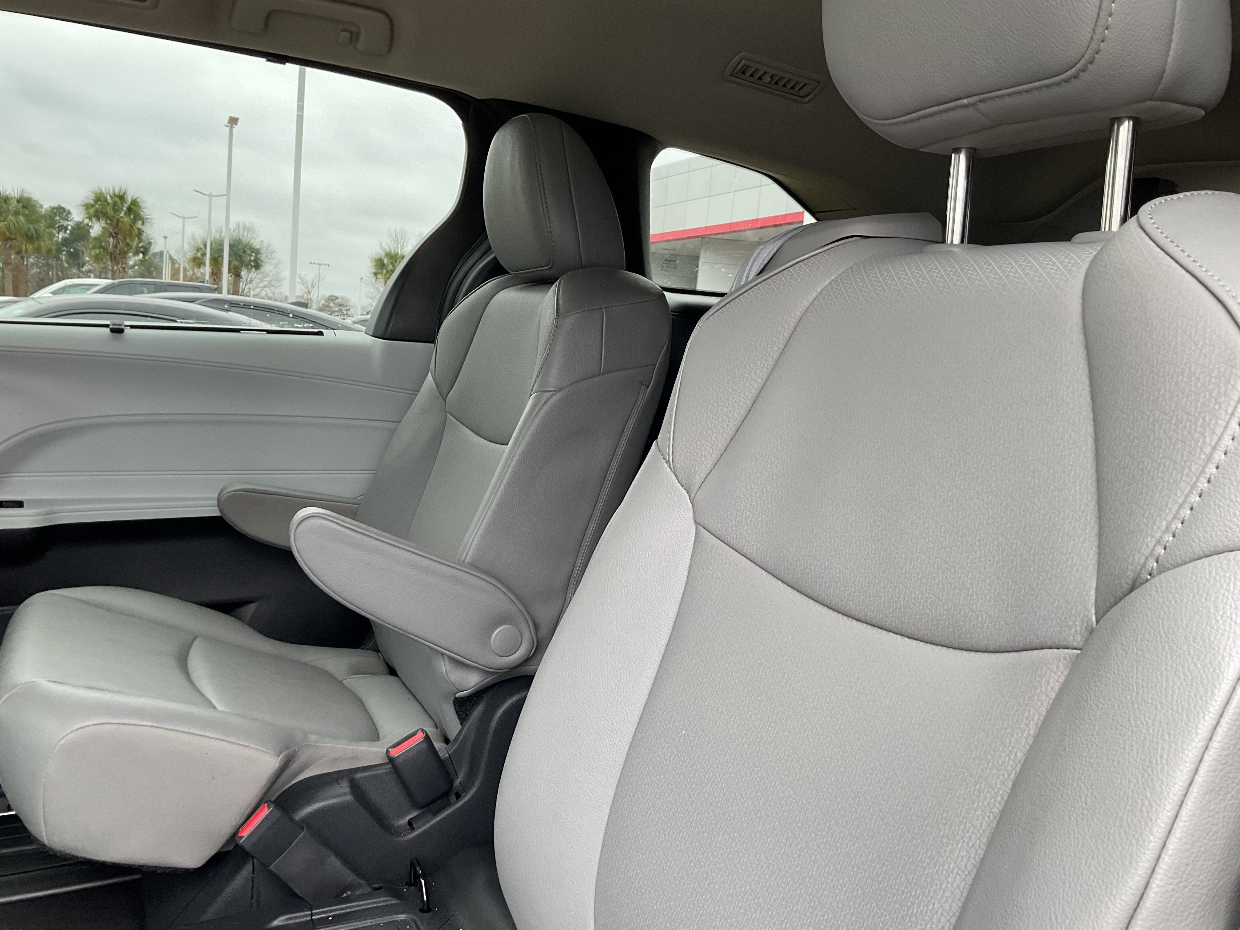 2025 Toyota SIENNA XLE XLE