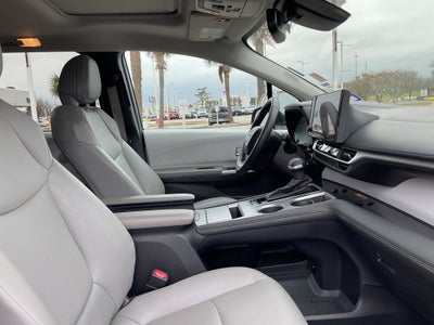 2025 Toyota SIENNA XLE XLE