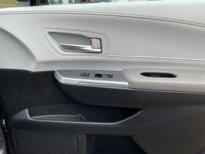 2025 Toyota SIENNA XLE XLE