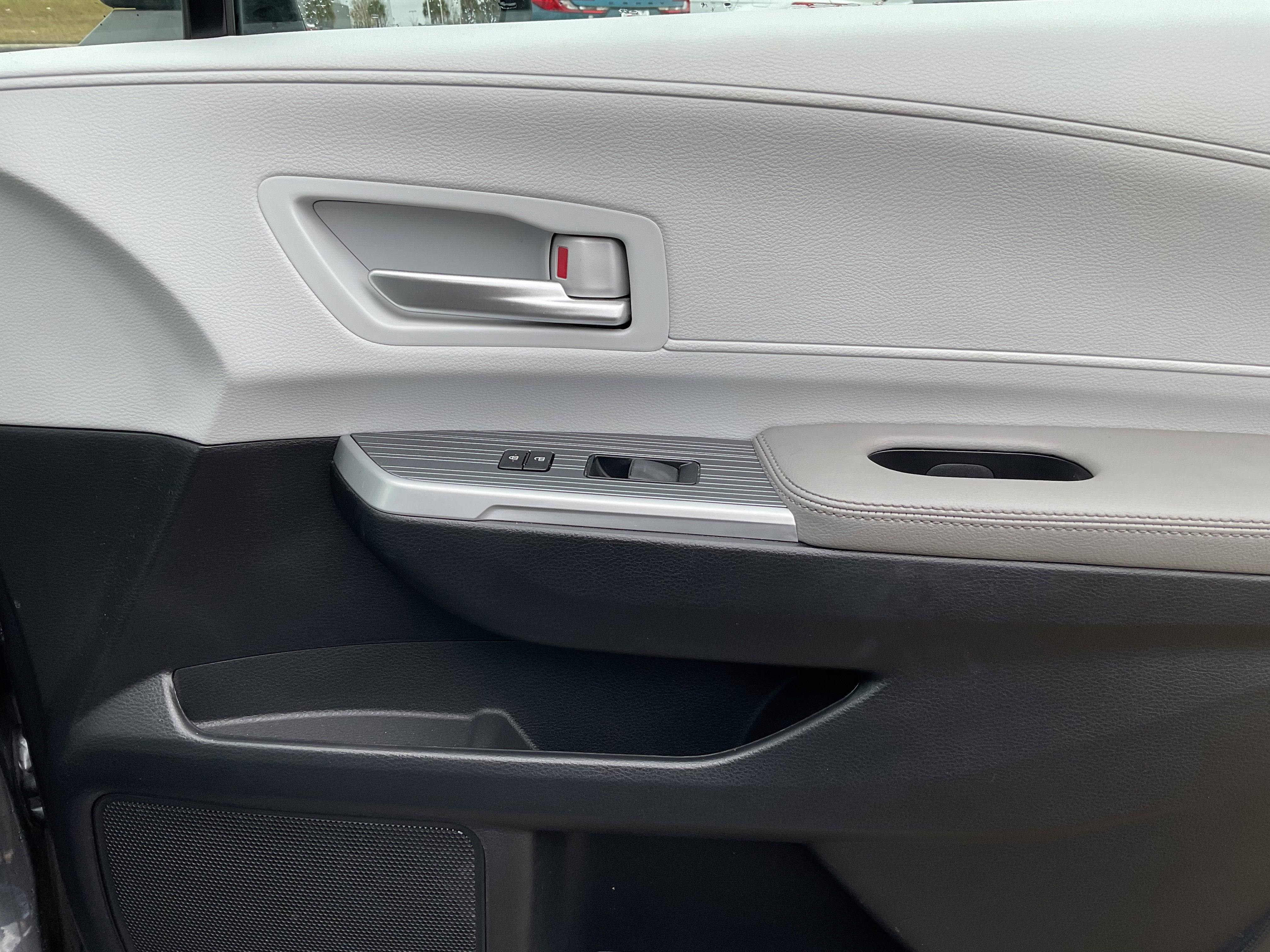 2025 Toyota SIENNA XLE XLE