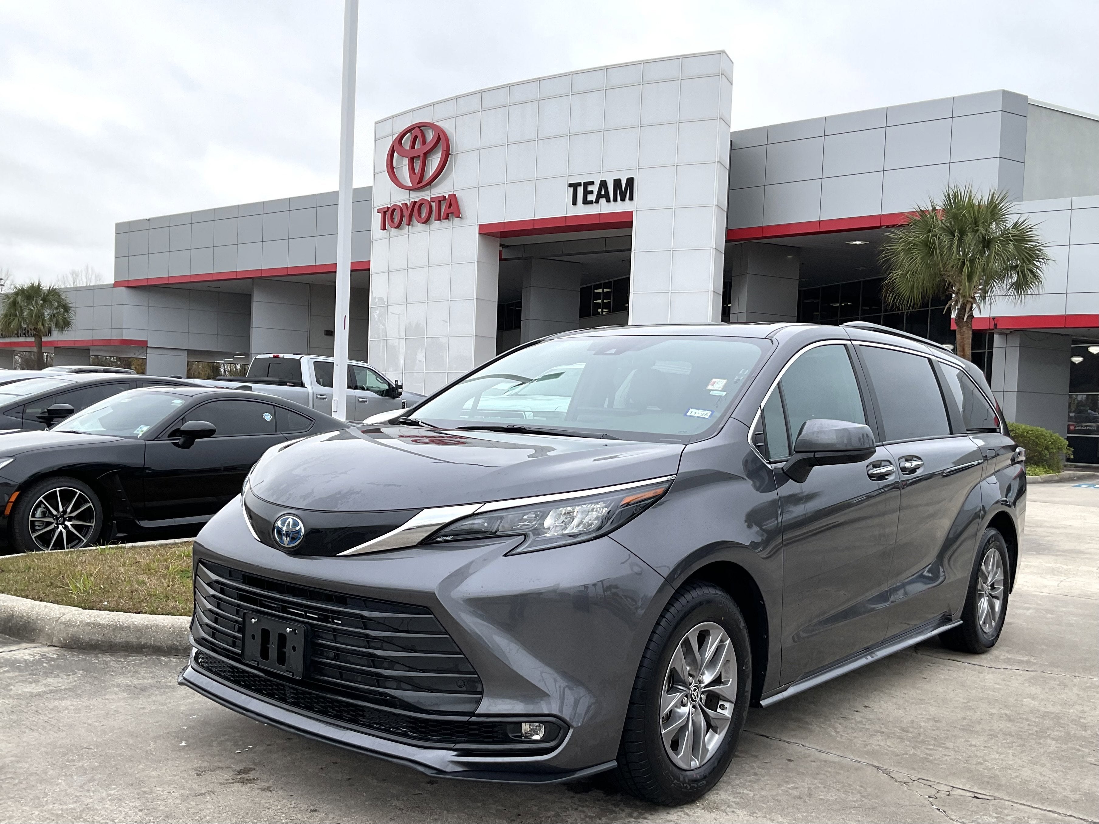 2025 Toyota SIENNA XLE XLE