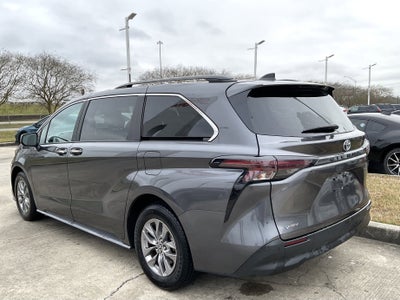 2025 Toyota SIENNA XLE XLE