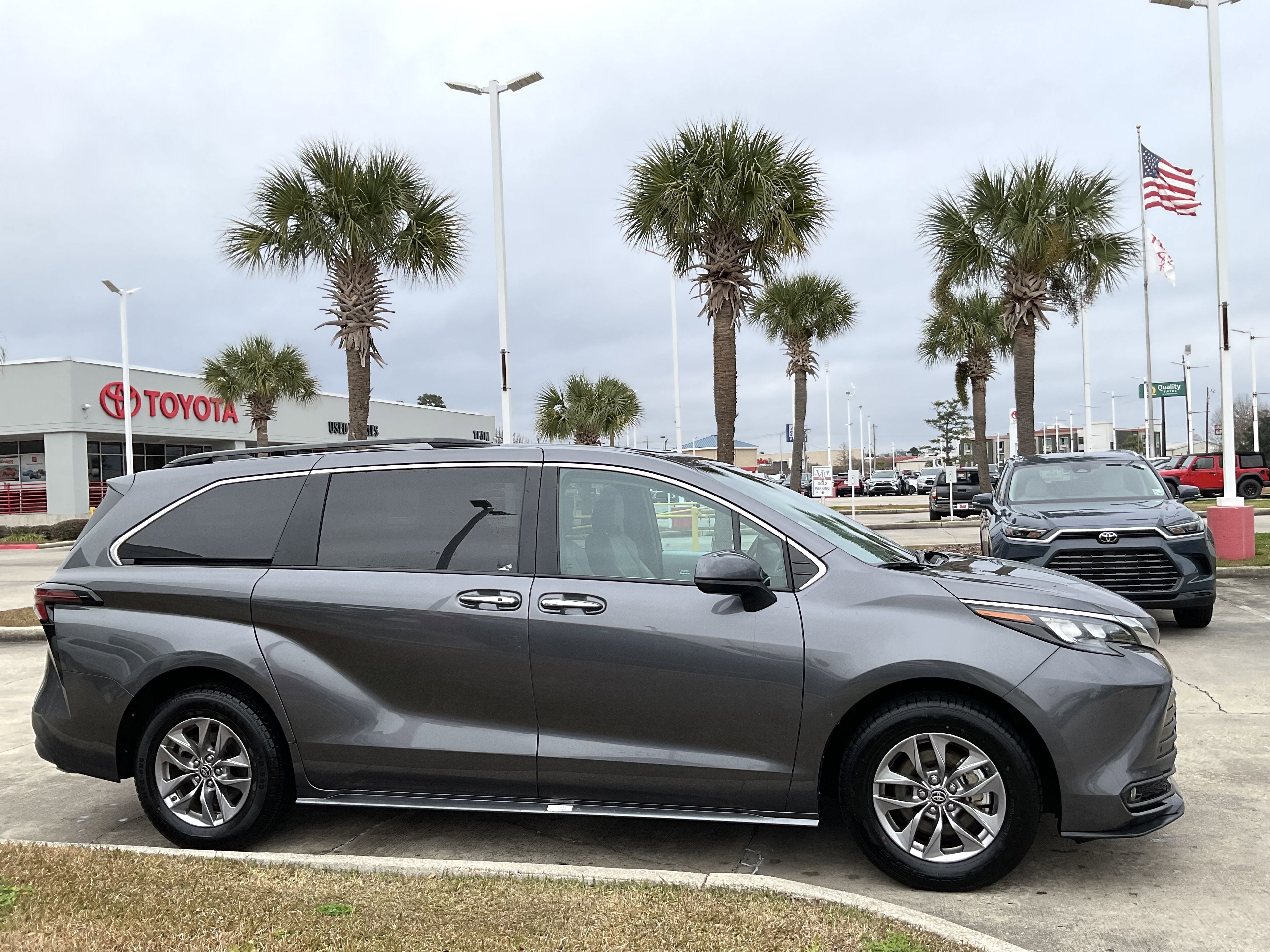 2025 Toyota SIENNA XLE XLE