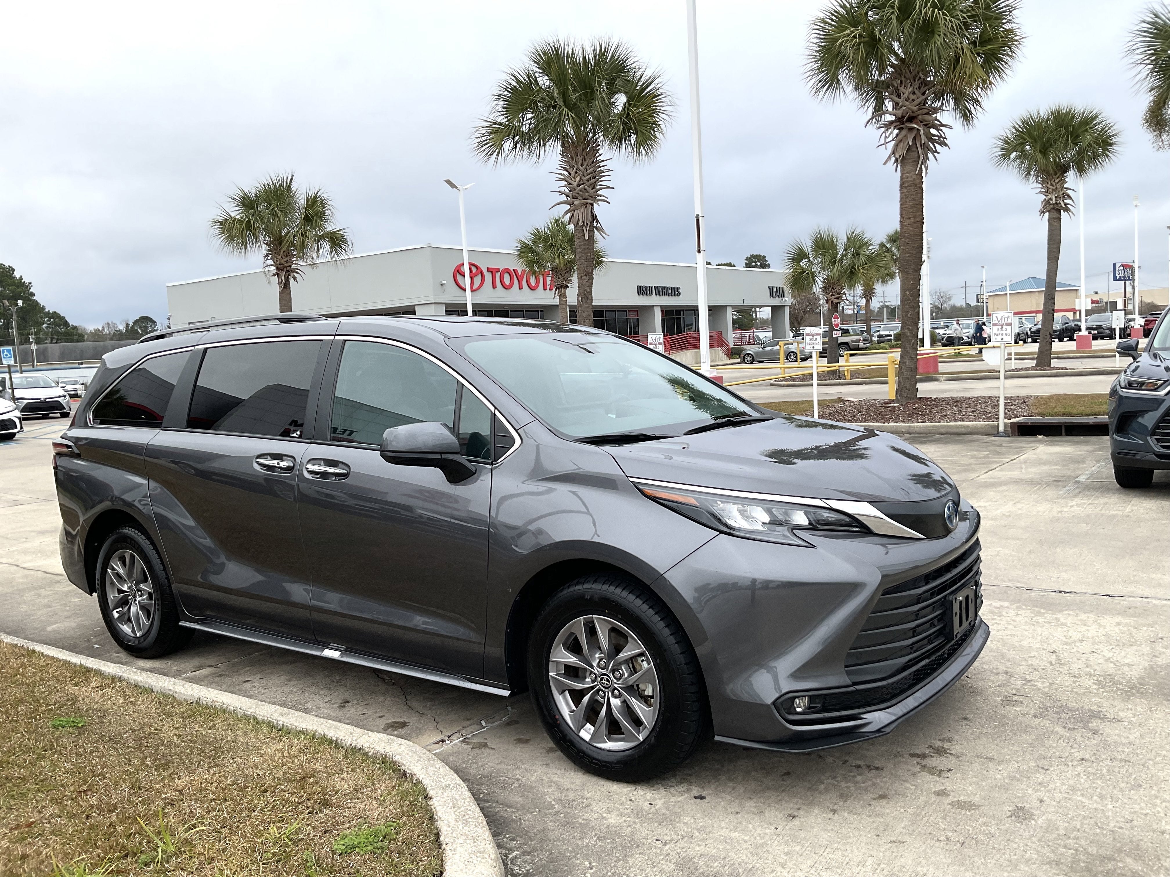 2025 Toyota SIENNA XLE XLE