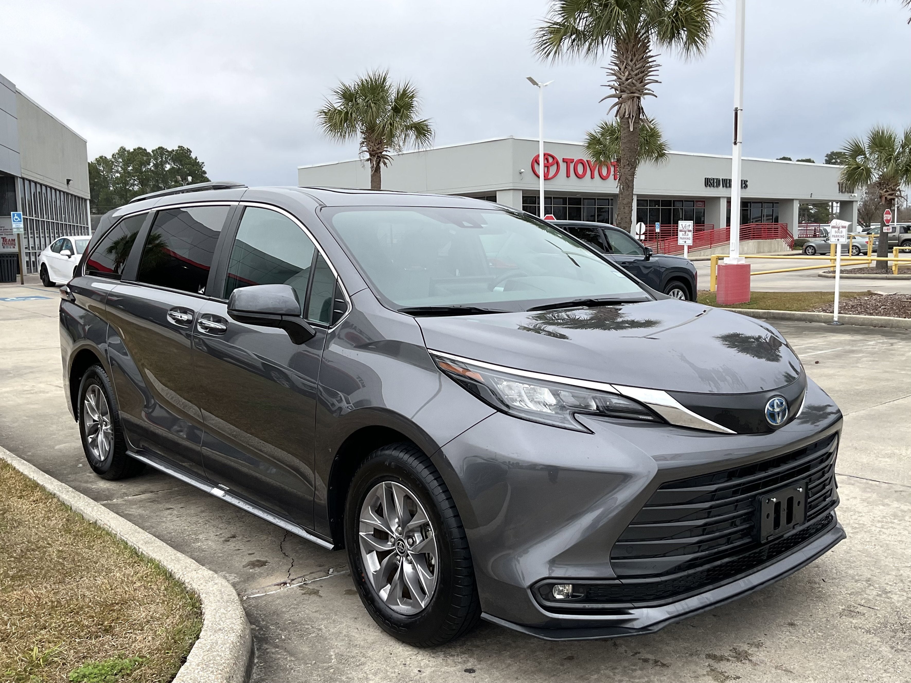 2025 Toyota SIENNA XLE XLE