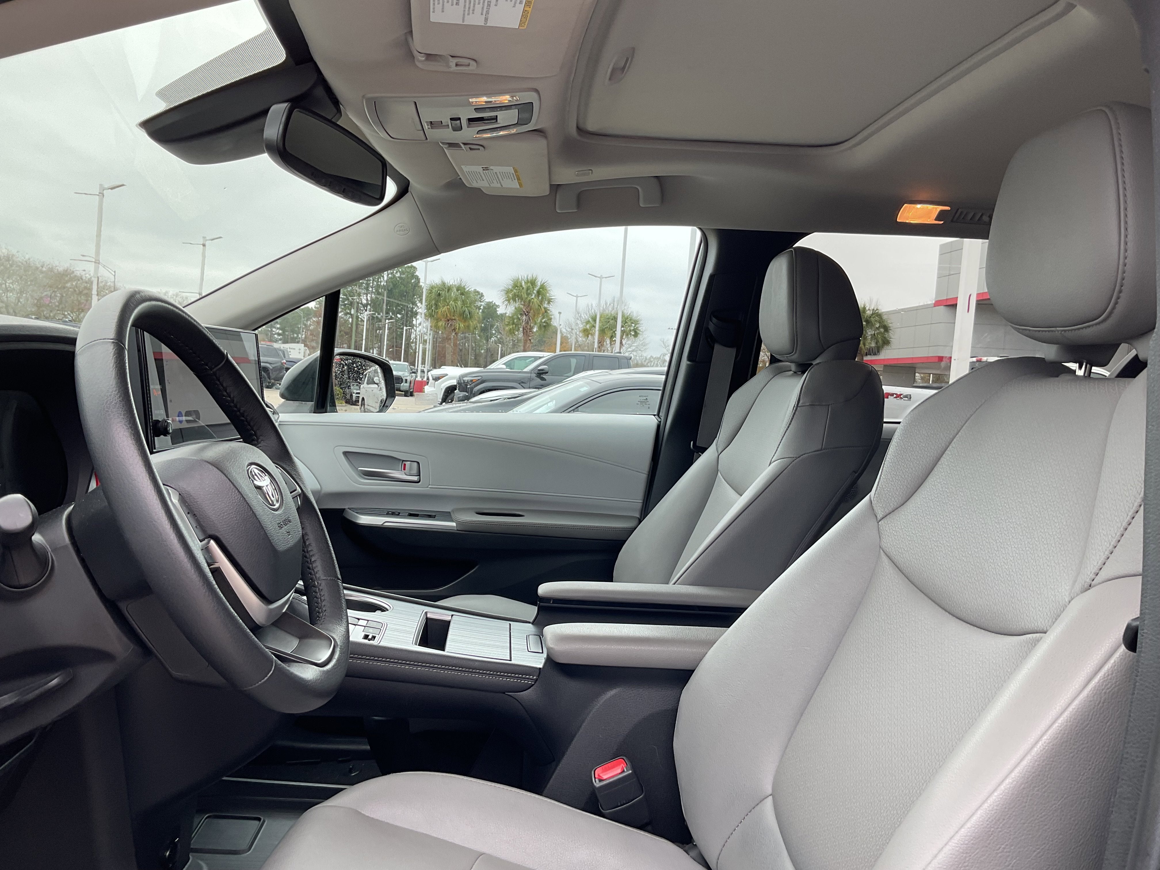 2025 Toyota SIENNA XLE XLE