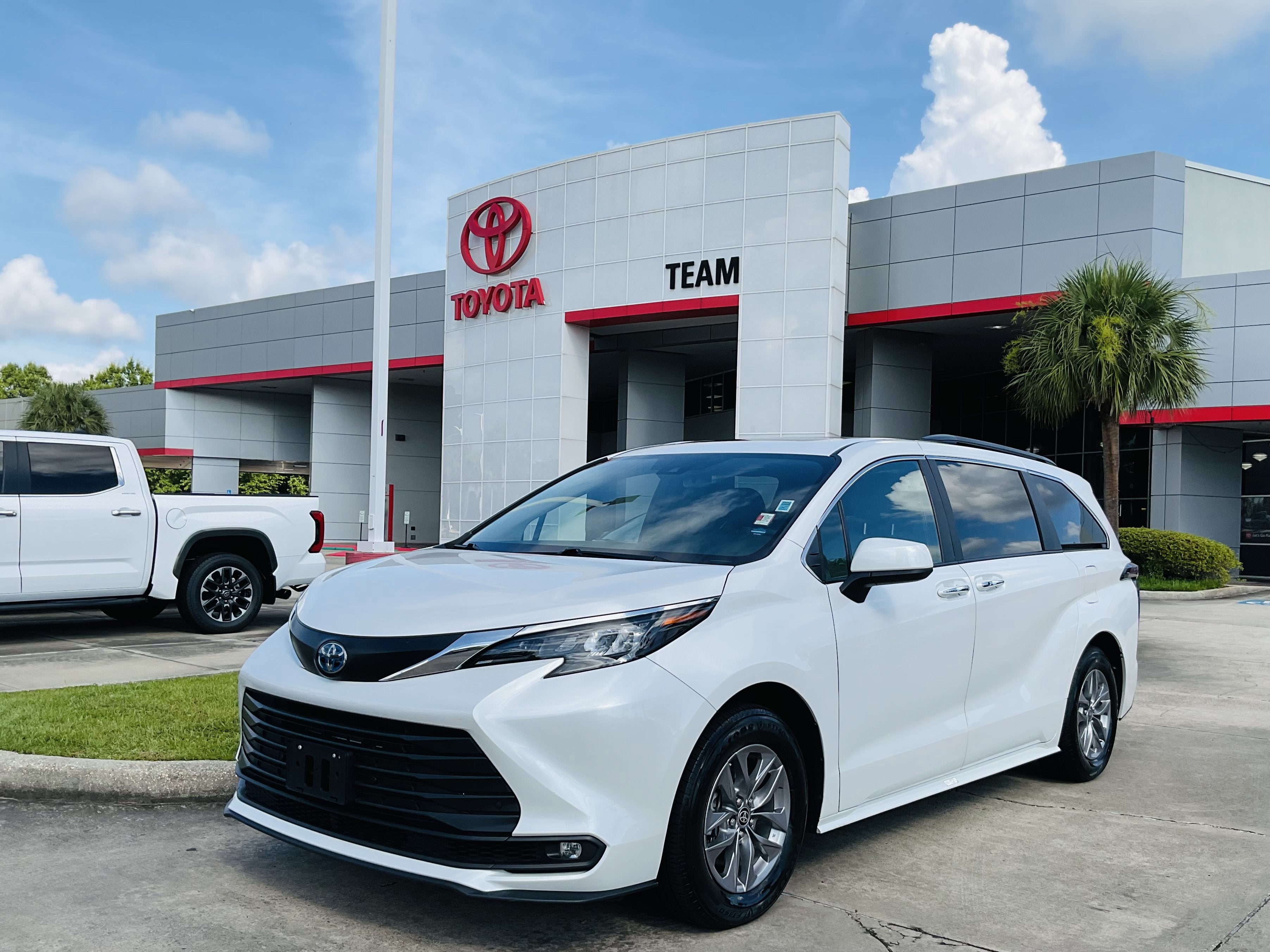 2025 Toyota Sienna XLE