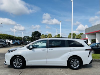 2025 Toyota Sienna XLE