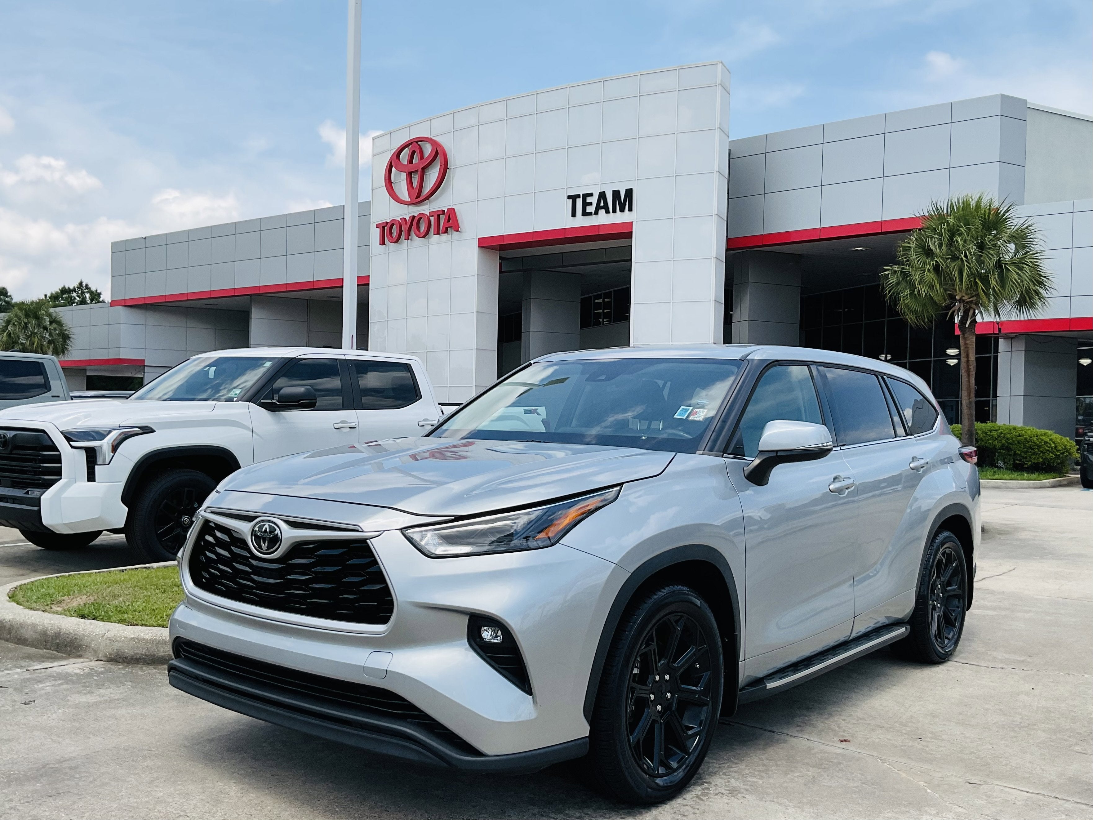 2022 Toyota HIGHLANDER LE
