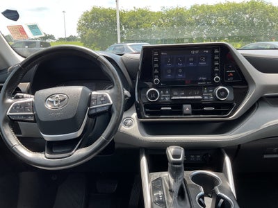 2022 Toyota HIGHLANDER LE