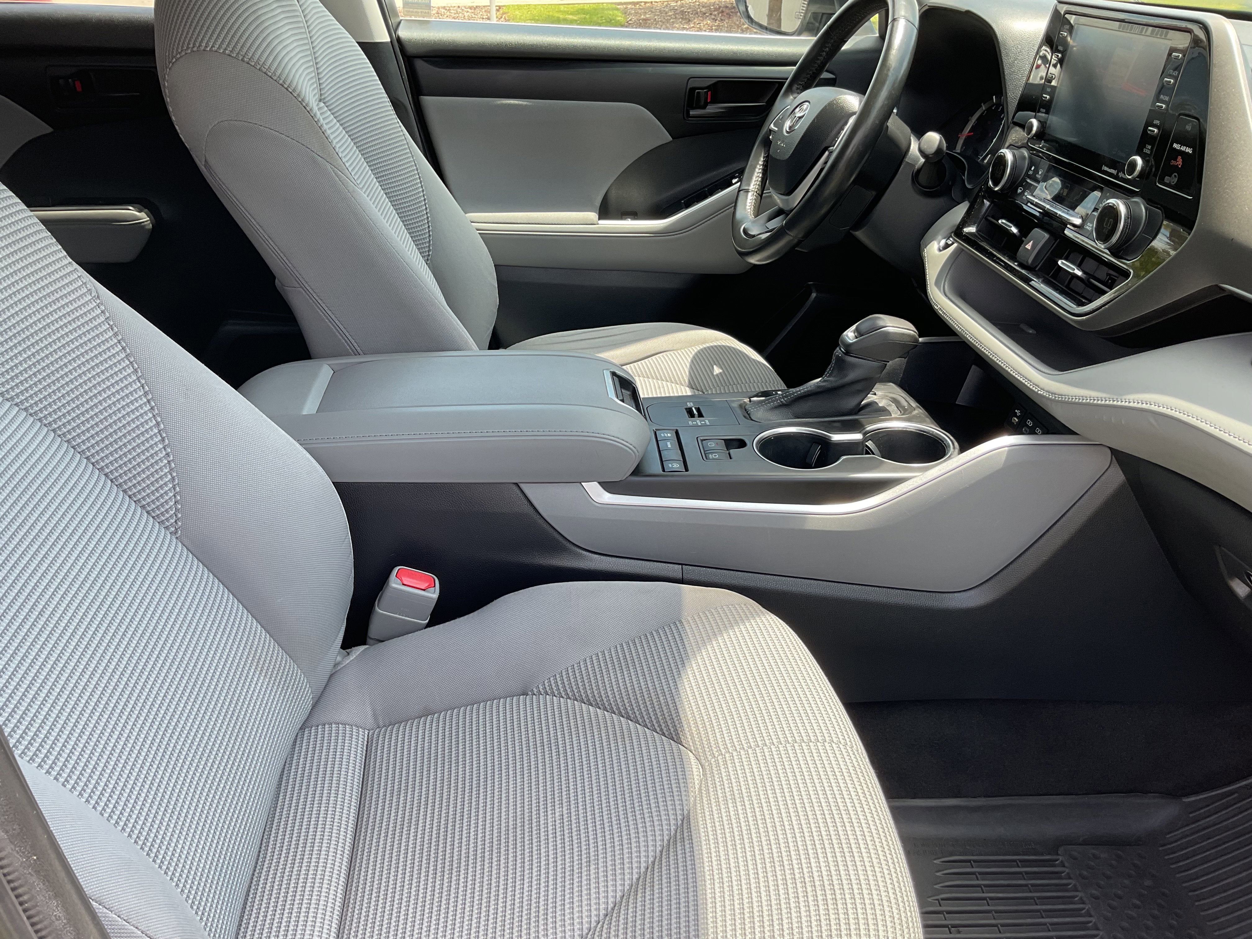2022 Toyota HIGHLANDER LE