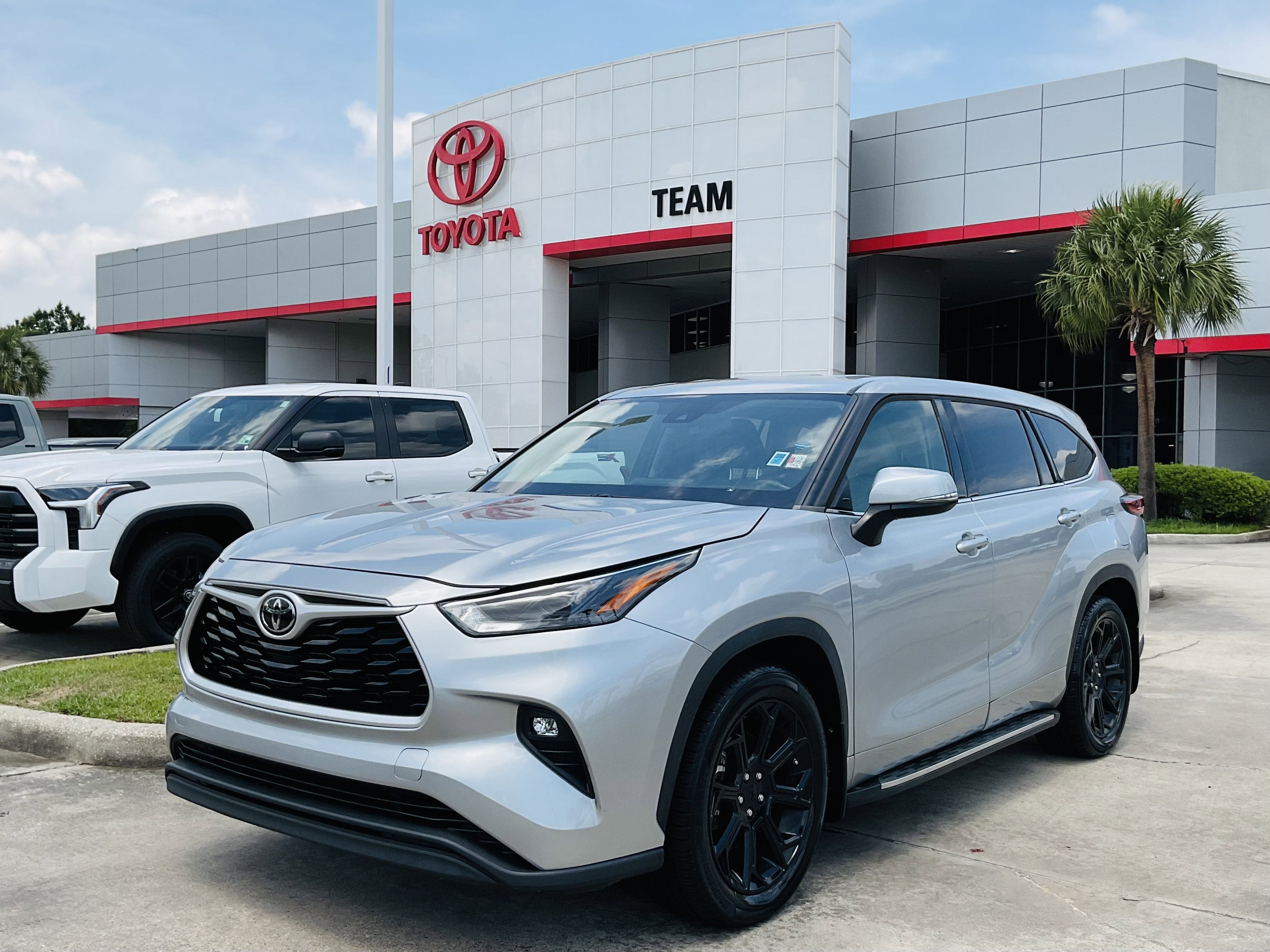2022 Toyota HIGHLANDER LE