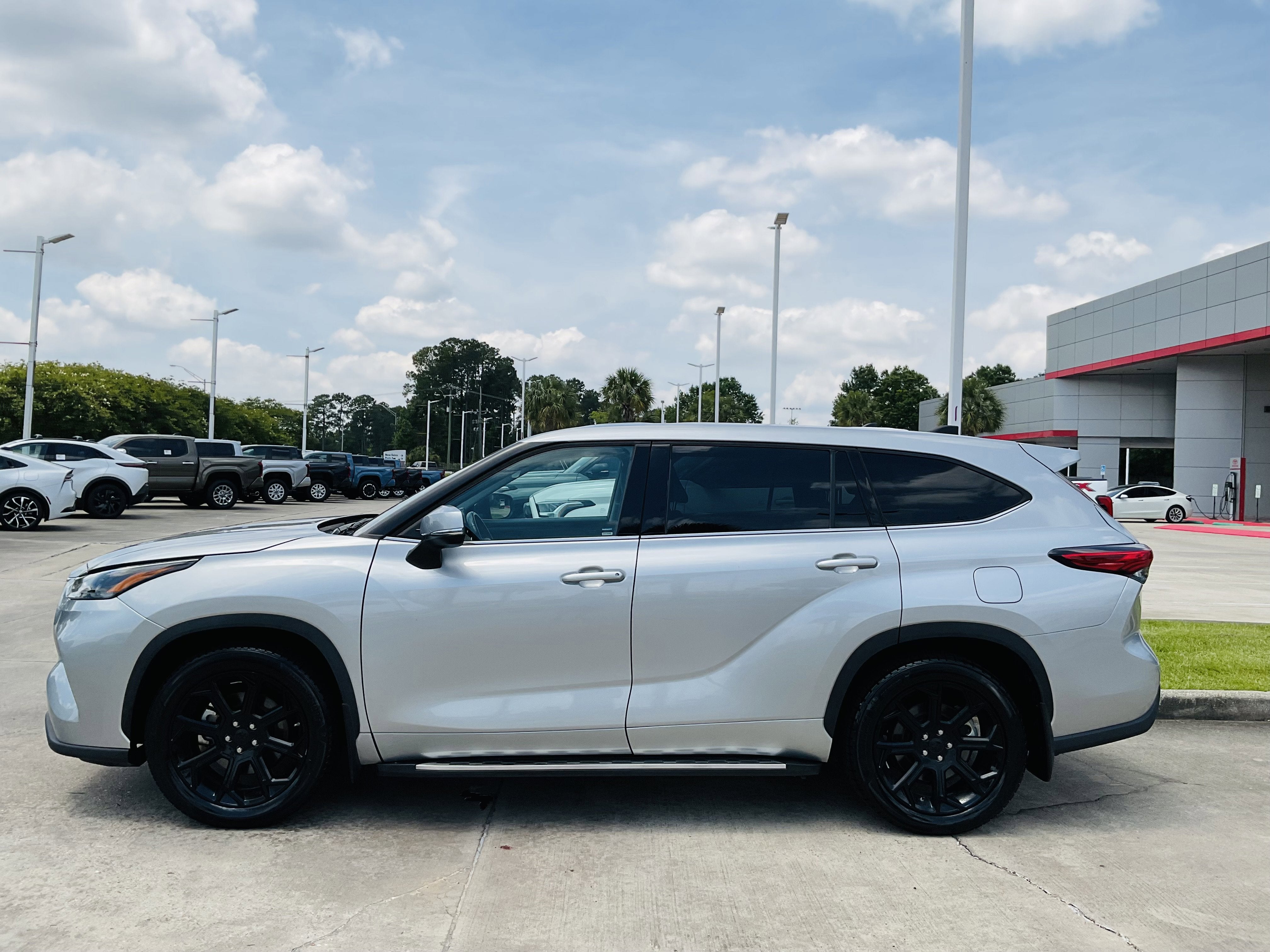 2022 Toyota HIGHLANDER LE