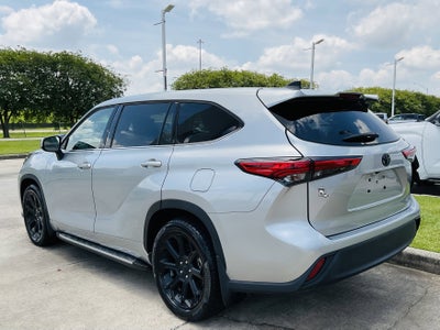 2022 Toyota HIGHLANDER LE