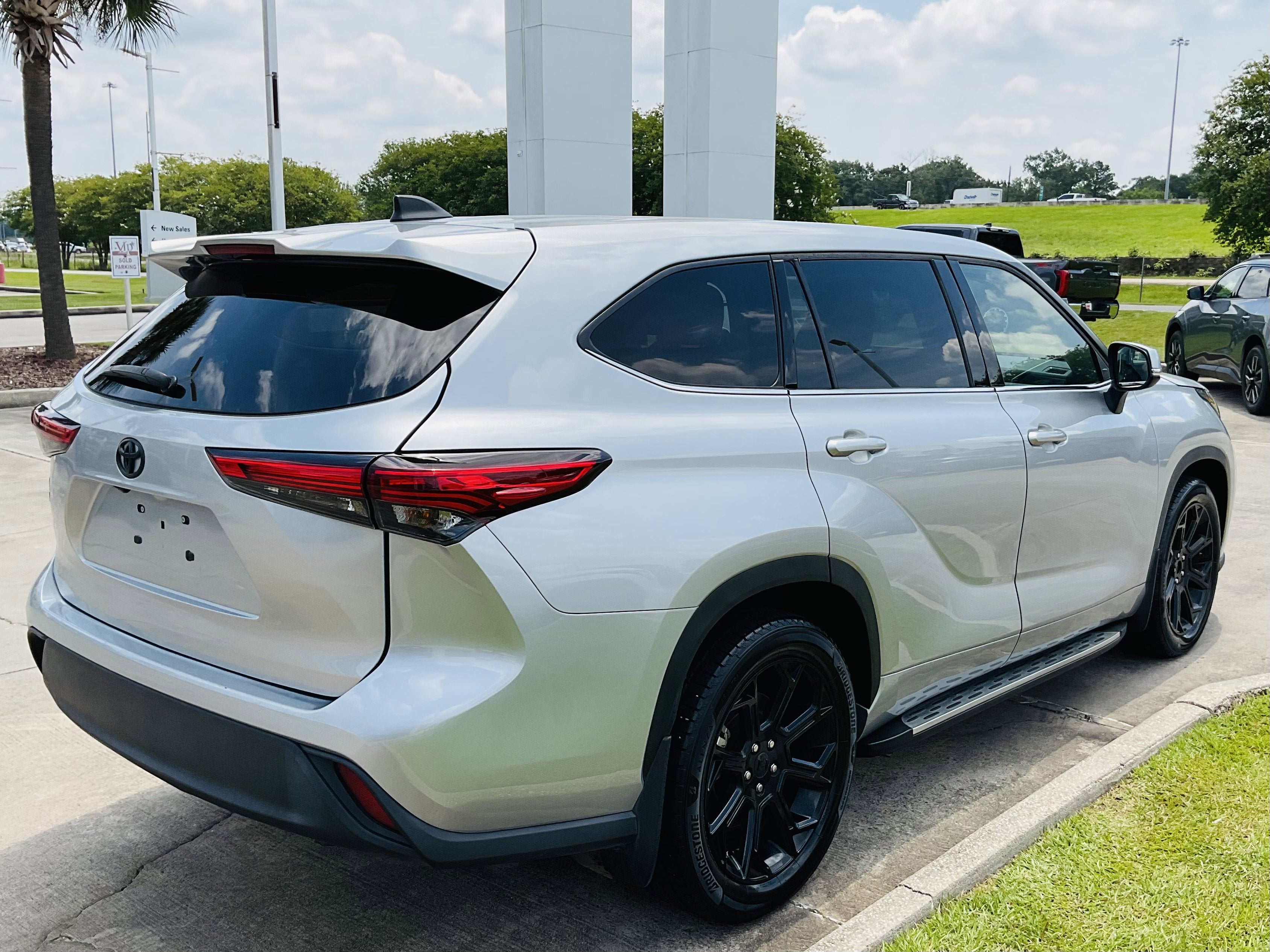 2022 Toyota HIGHLANDER LE