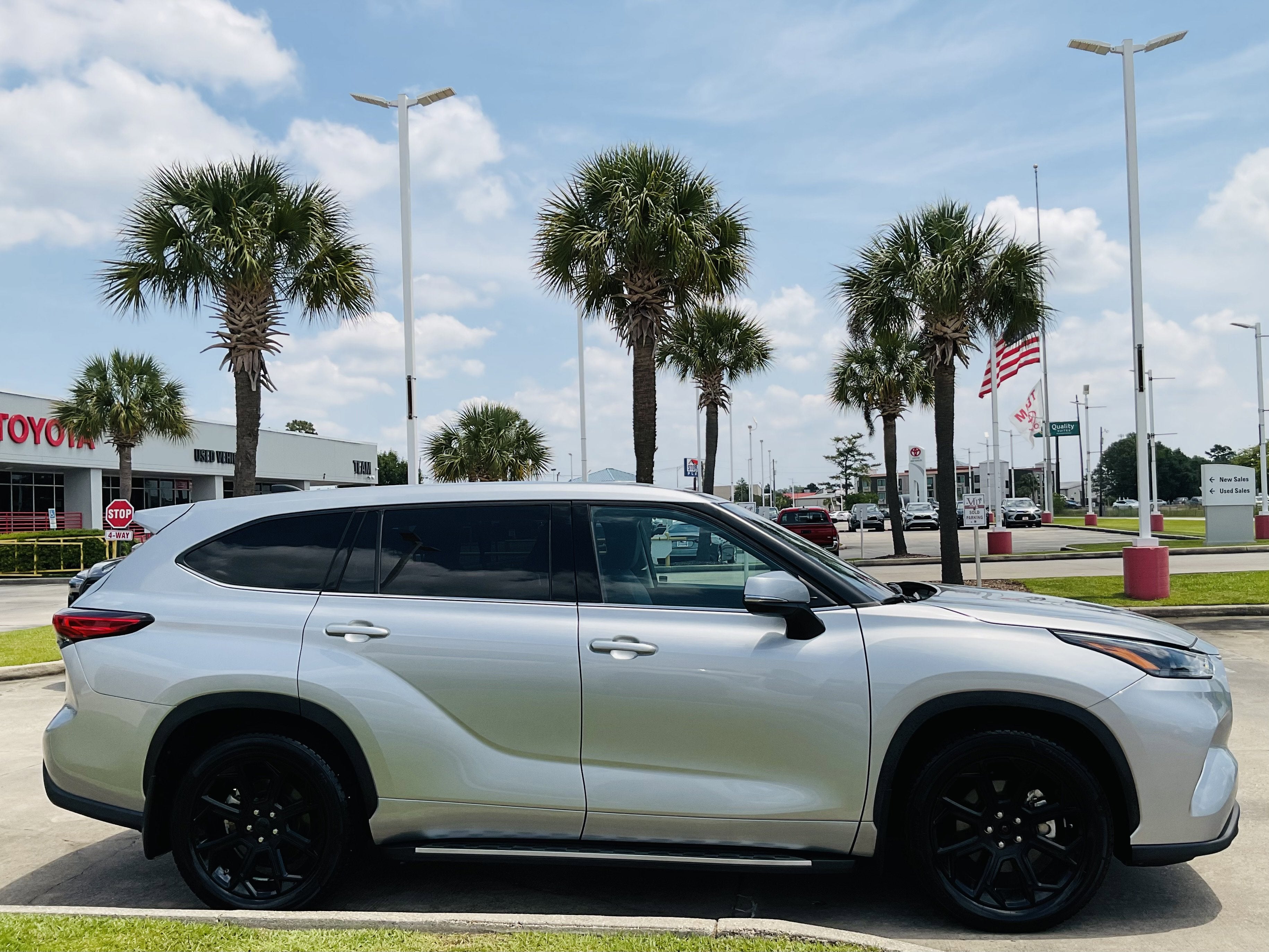 2022 Toyota HIGHLANDER LE