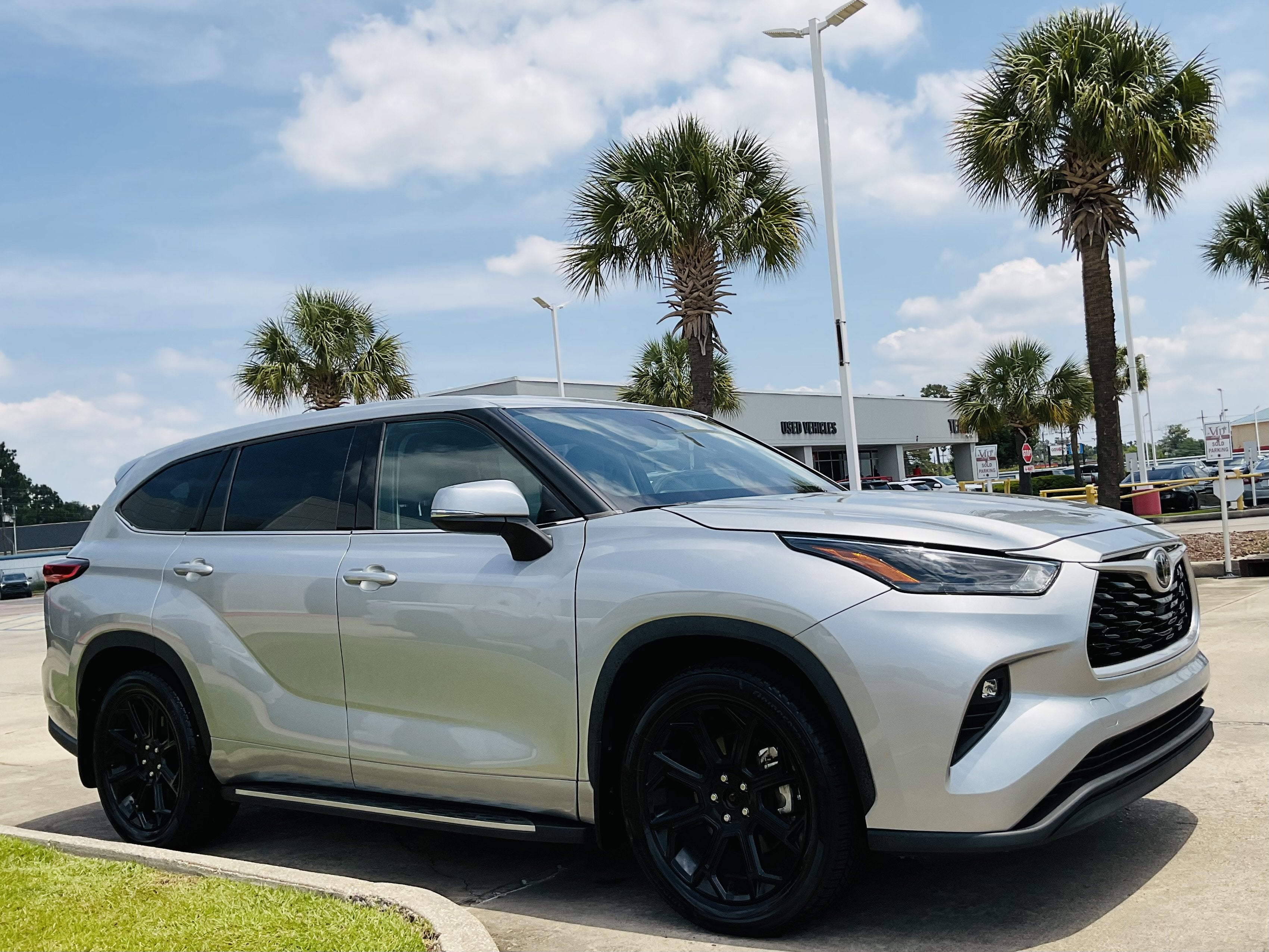 2022 Toyota HIGHLANDER LE