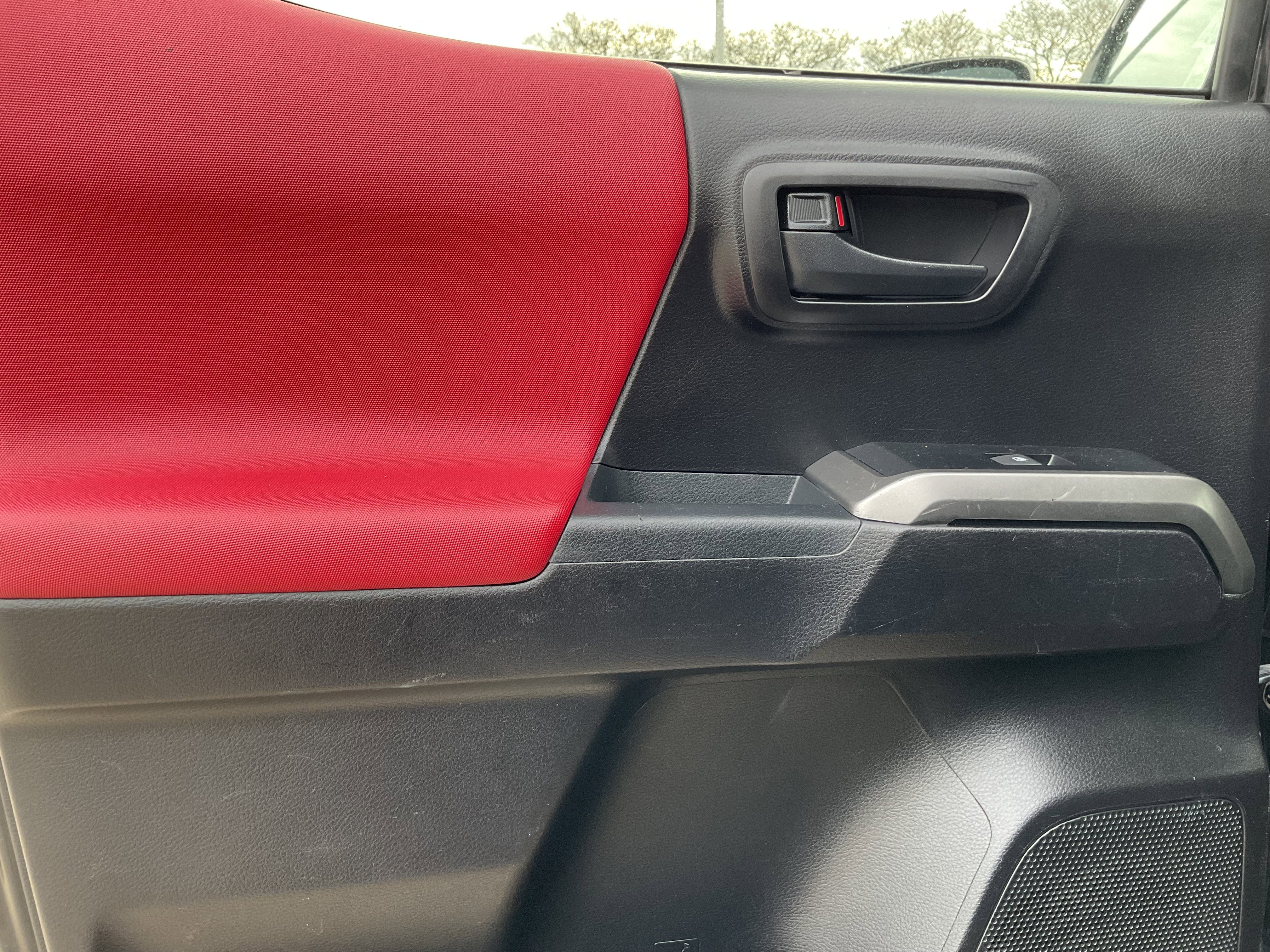 2020 Toyota TACOMA SR5 SR5