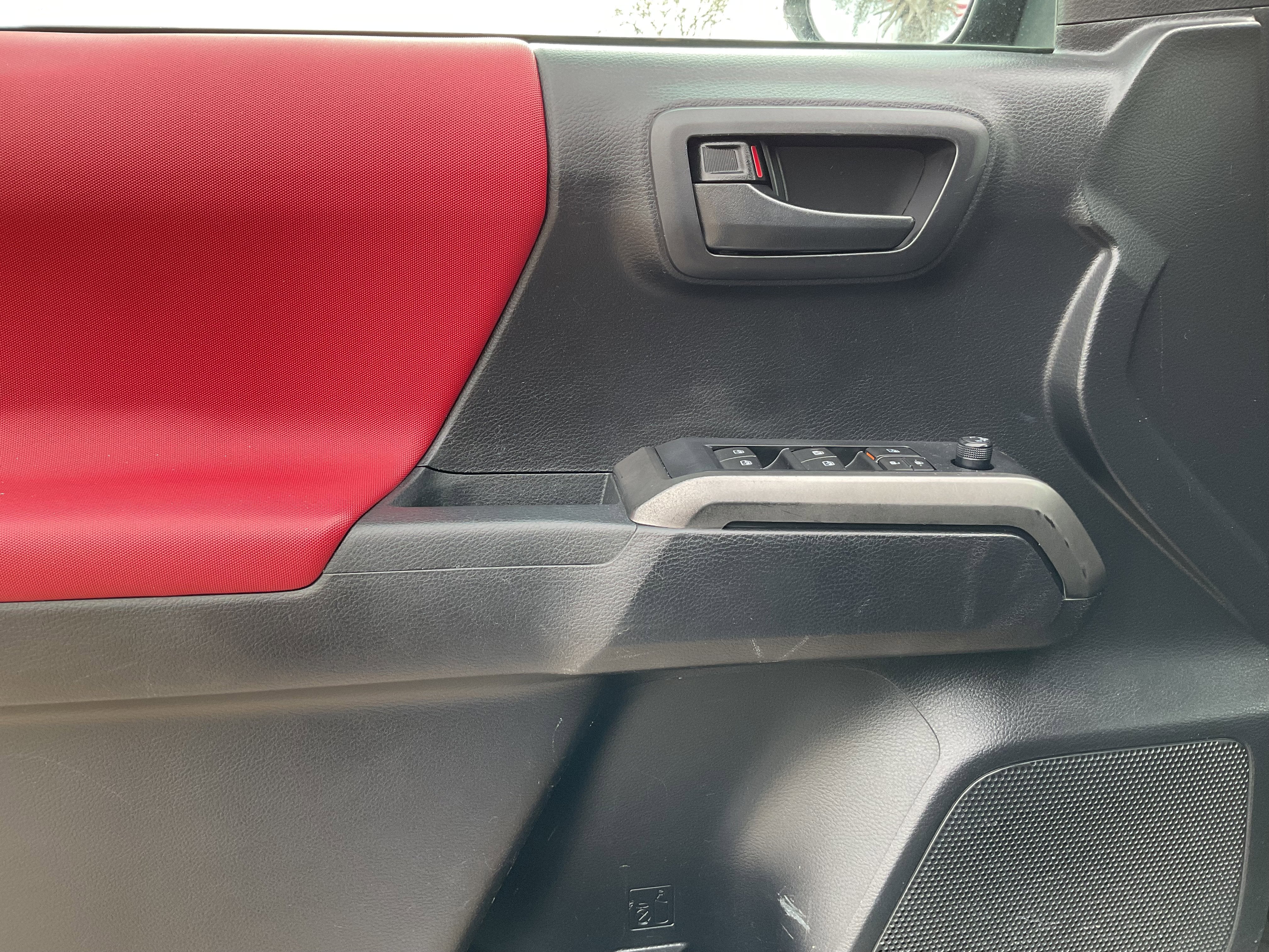 2020 Toyota TACOMA SR5 SR5