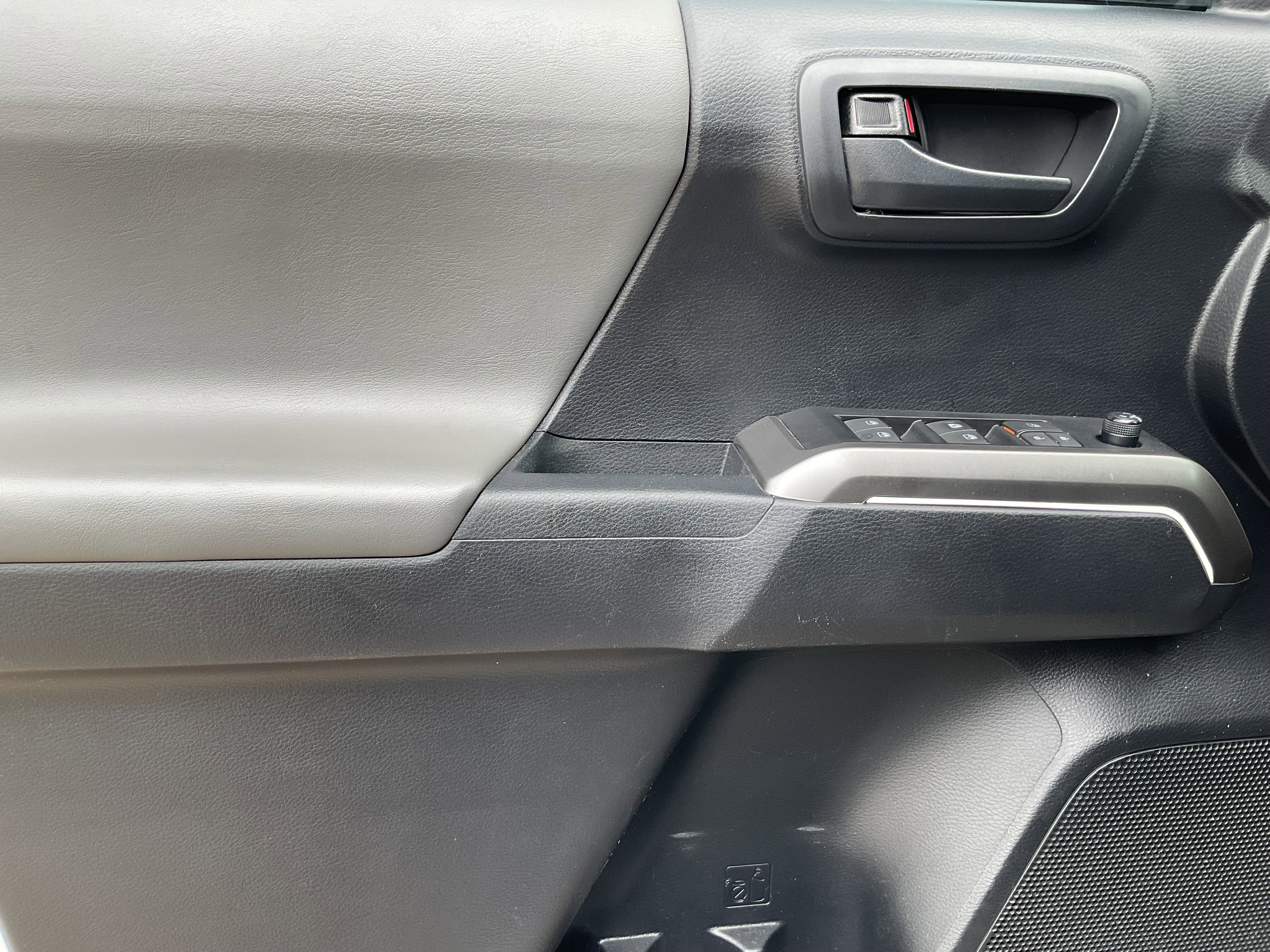 2020 Toyota TACOMA SR5 SR5