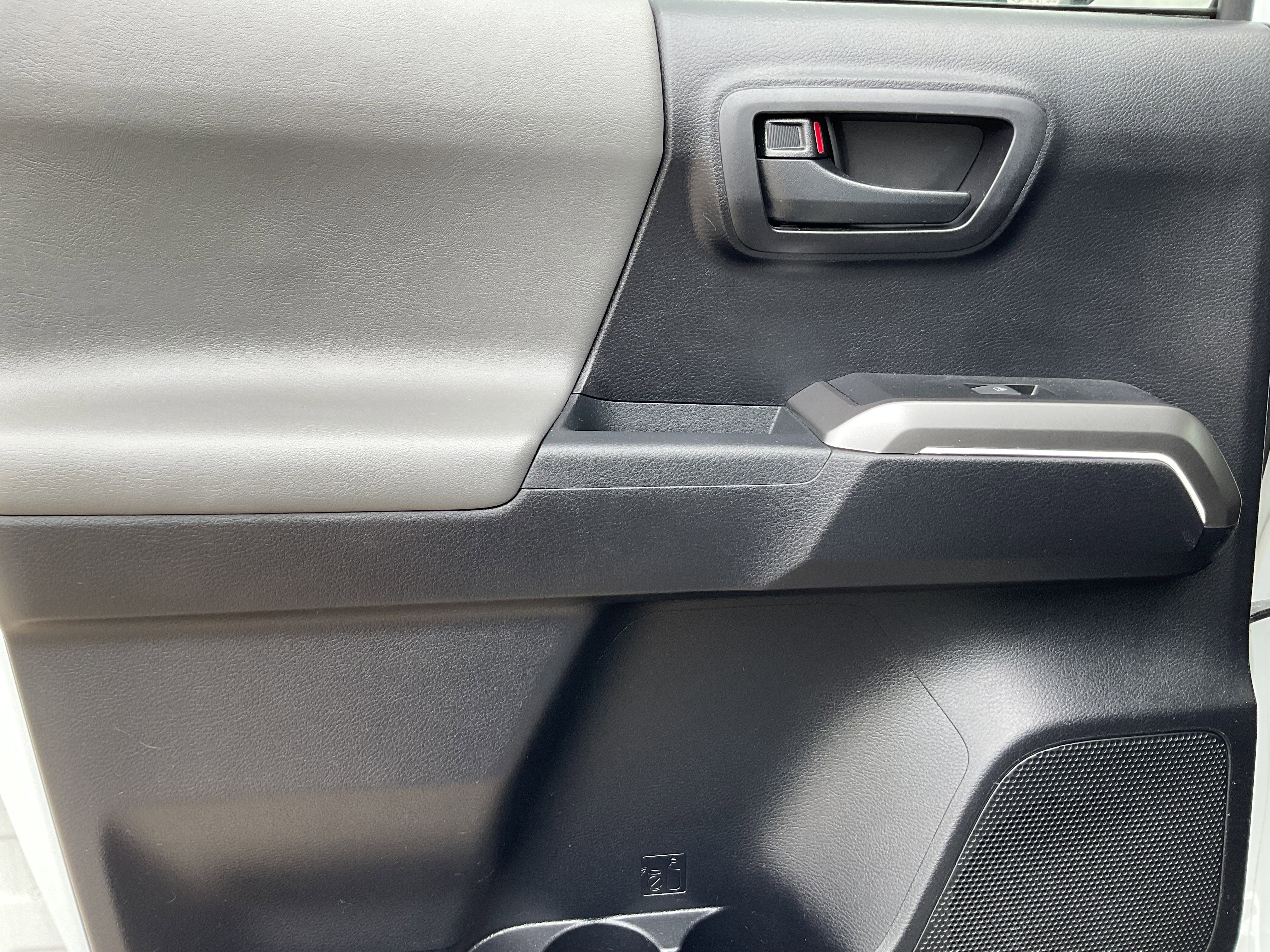 2020 Toyota TACOMA SR5 SR5