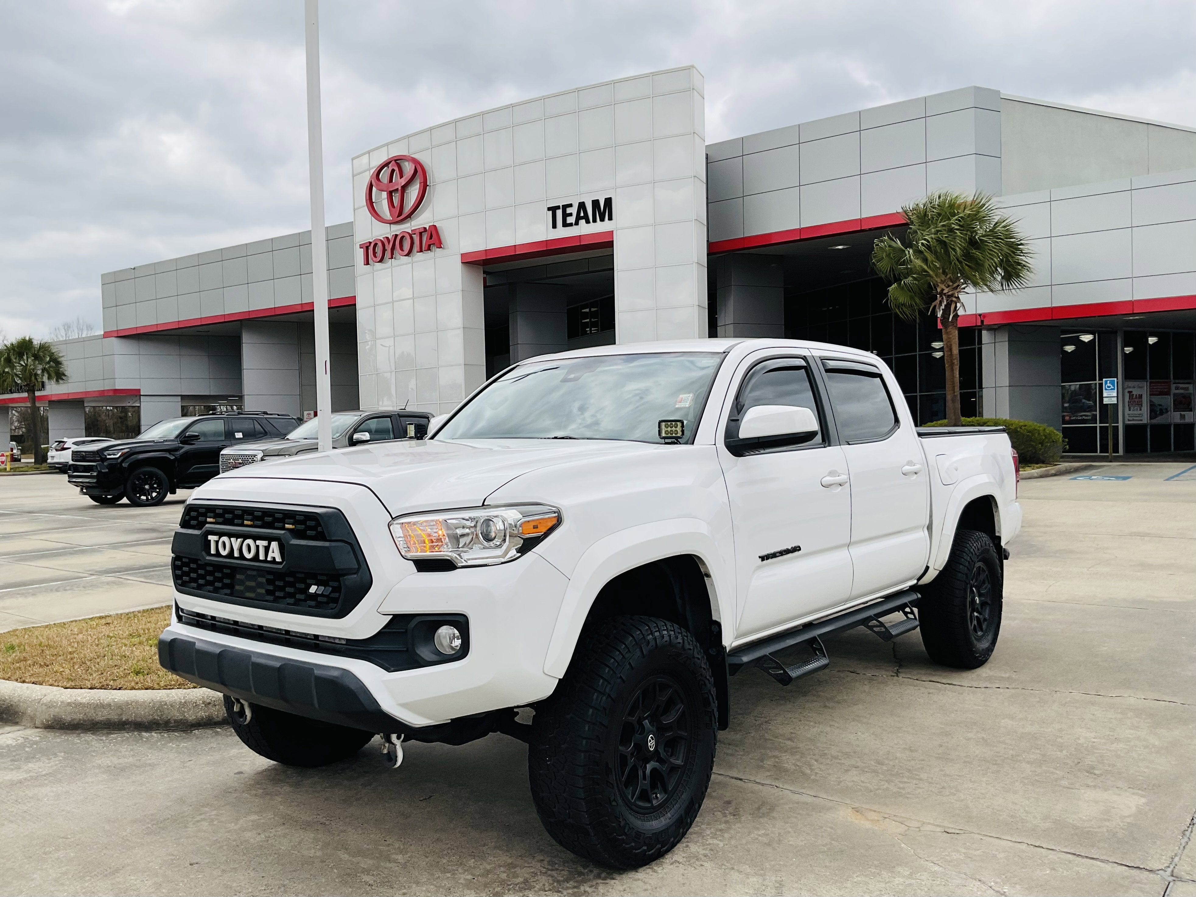 2020 Toyota TACOMA SR5 SR5