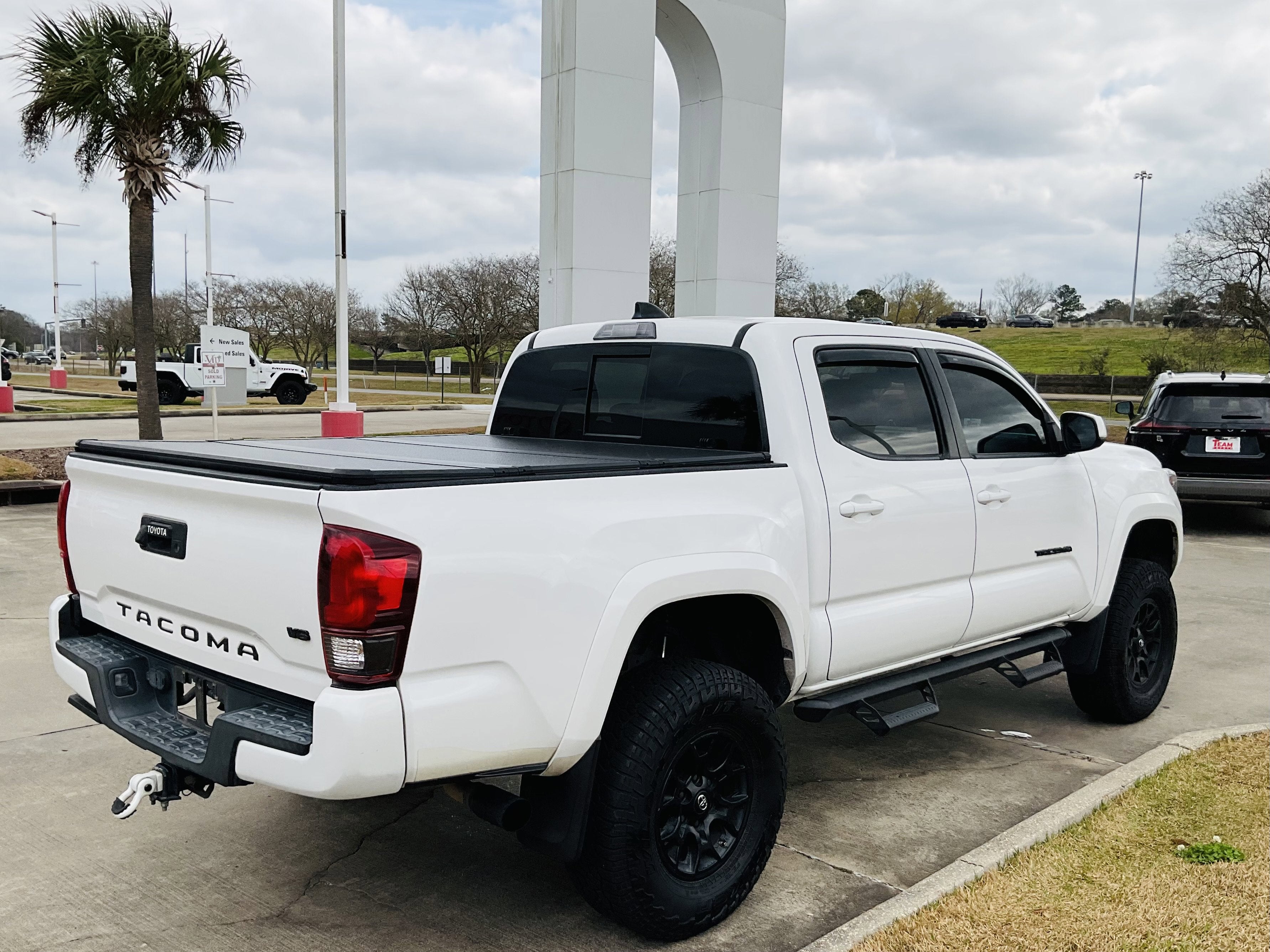 2020 Toyota TACOMA SR5 SR5