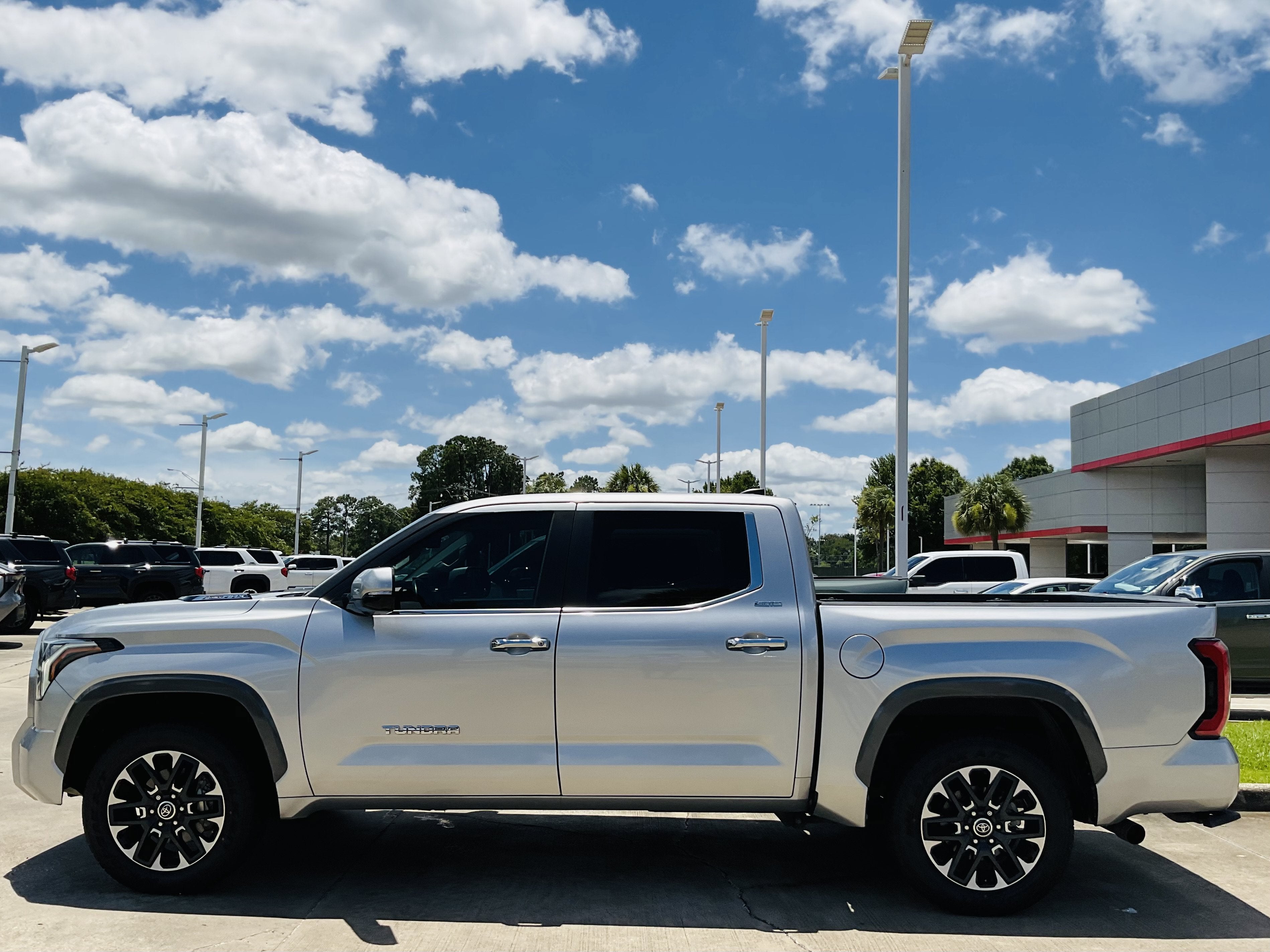 2024 Toyota Tundra i-FORCE MAX Limited Hybrid