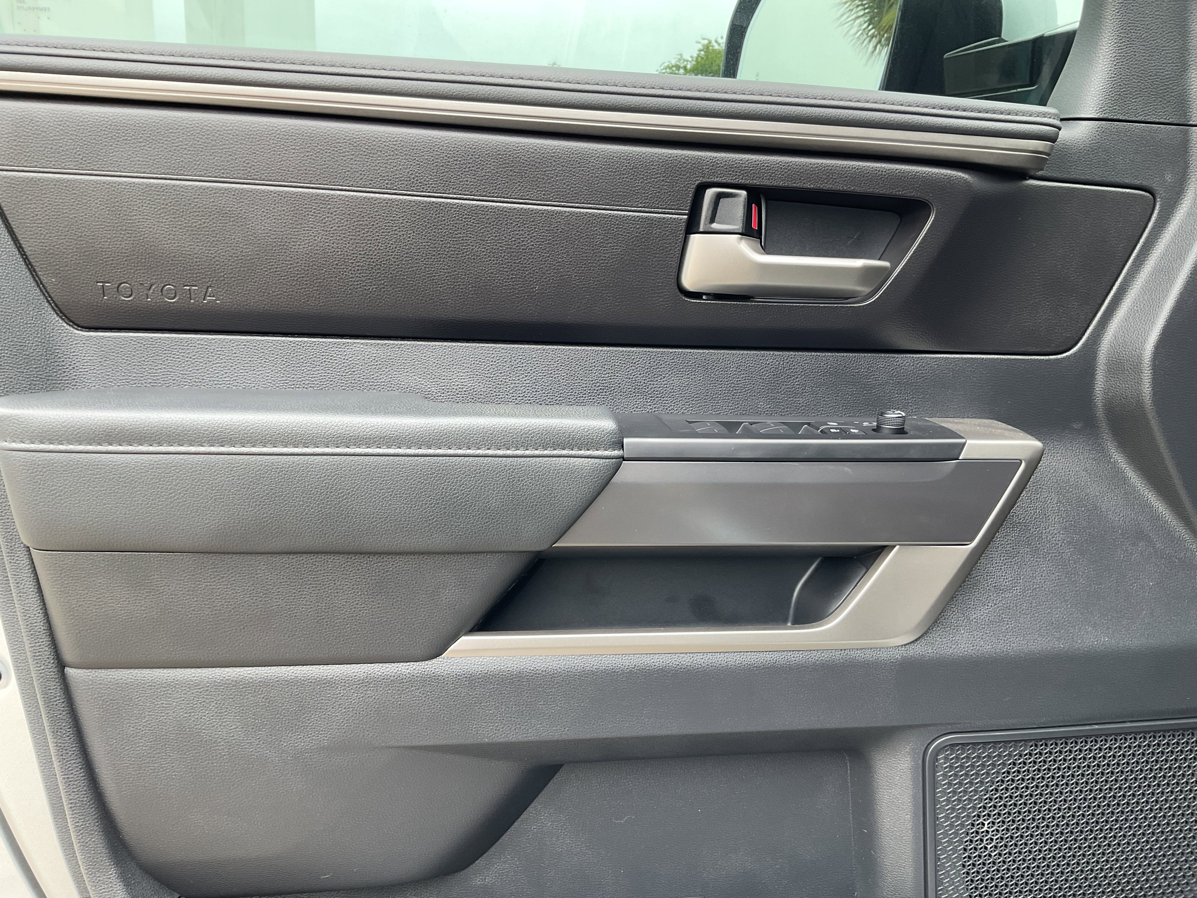 2024 Toyota TUNDRA 4X2 SR5