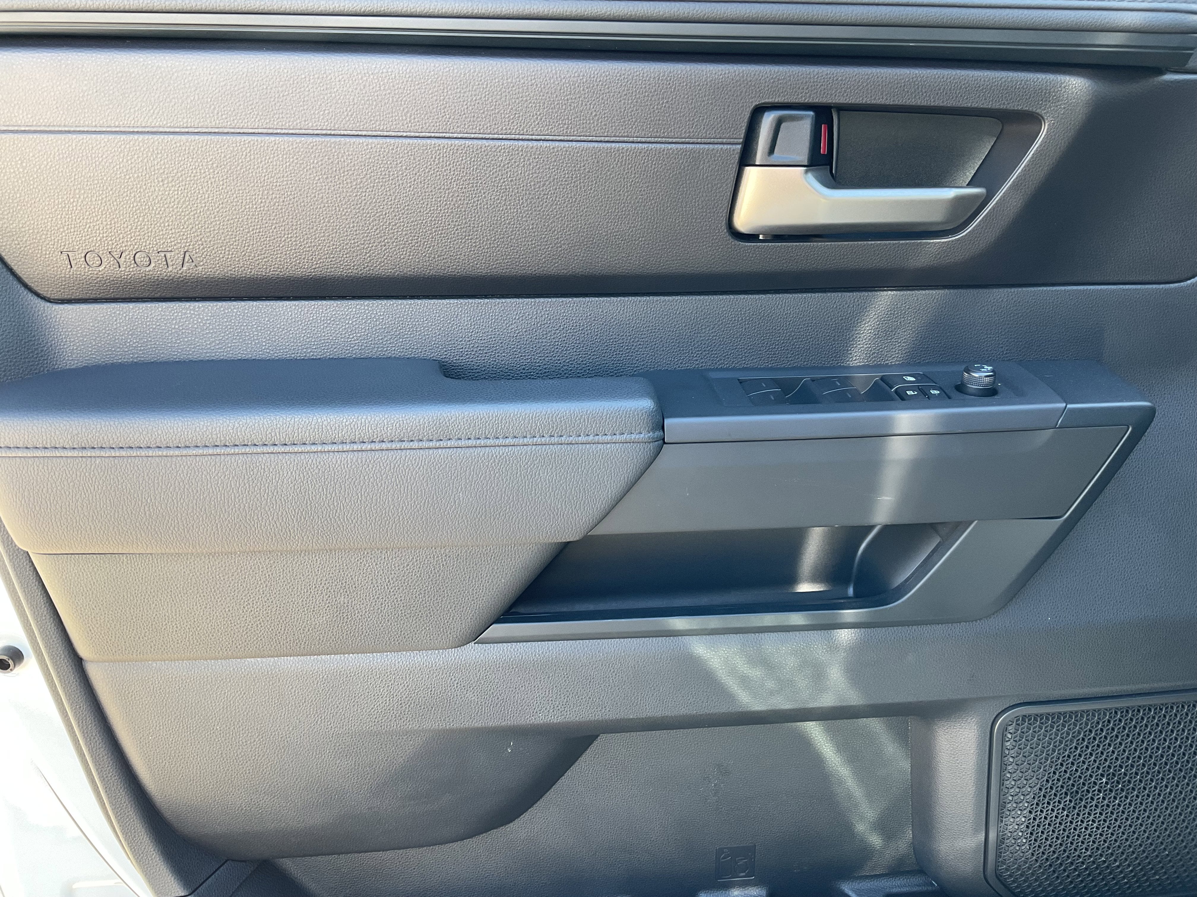 2025 Toyota TUNDRA 4X2 SR5