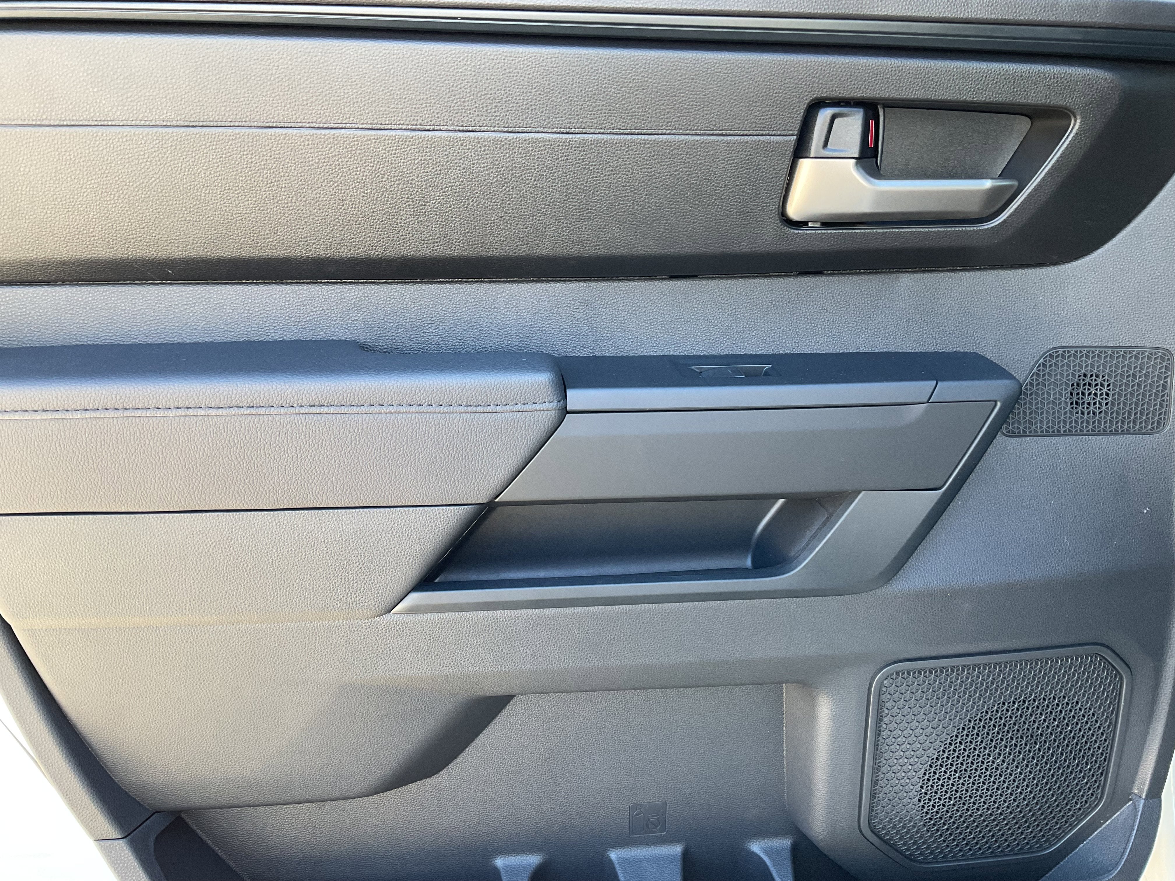 2025 Toyota TUNDRA 4X2 SR5