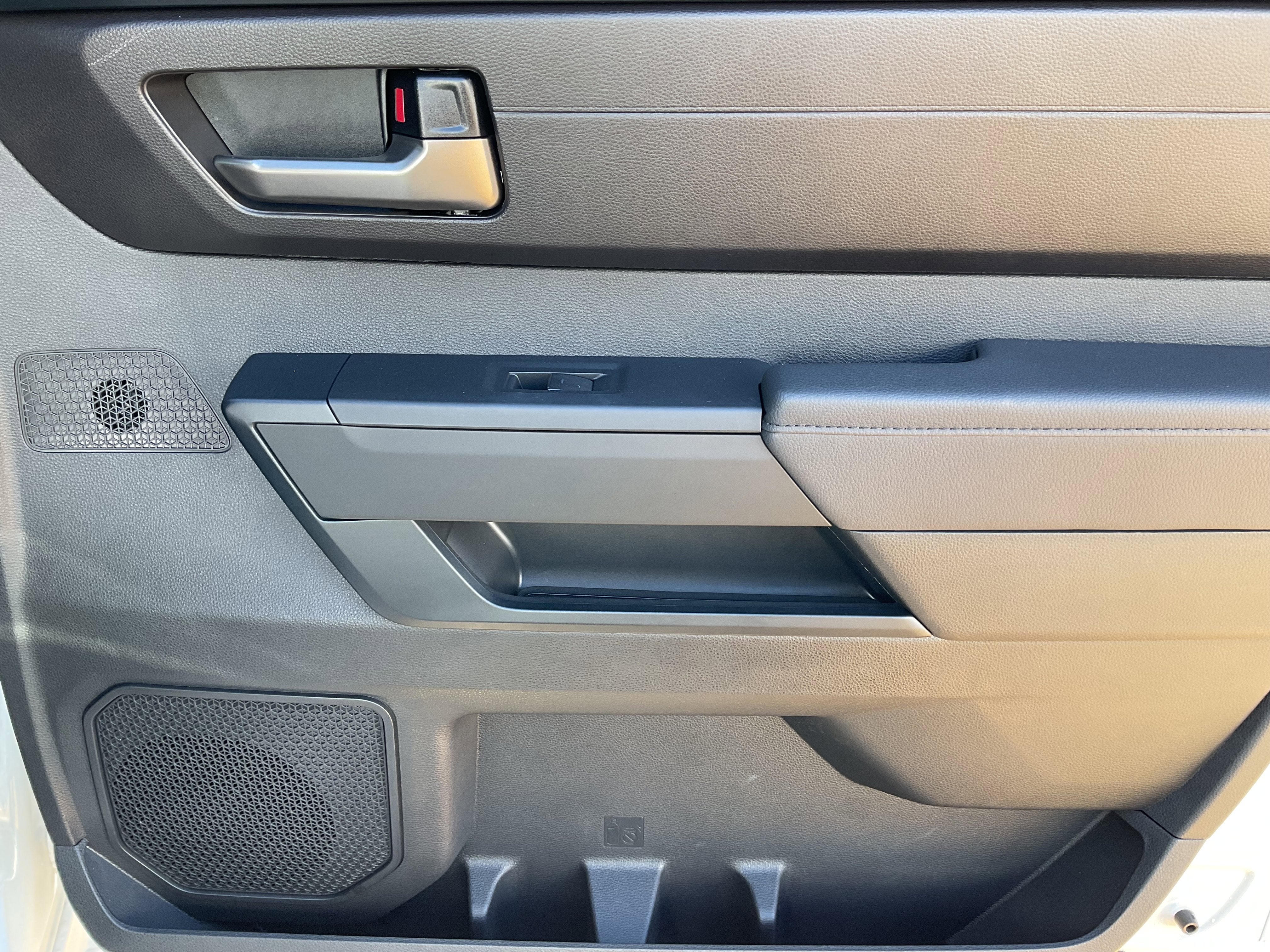 2025 Toyota TUNDRA 4X2 SR5