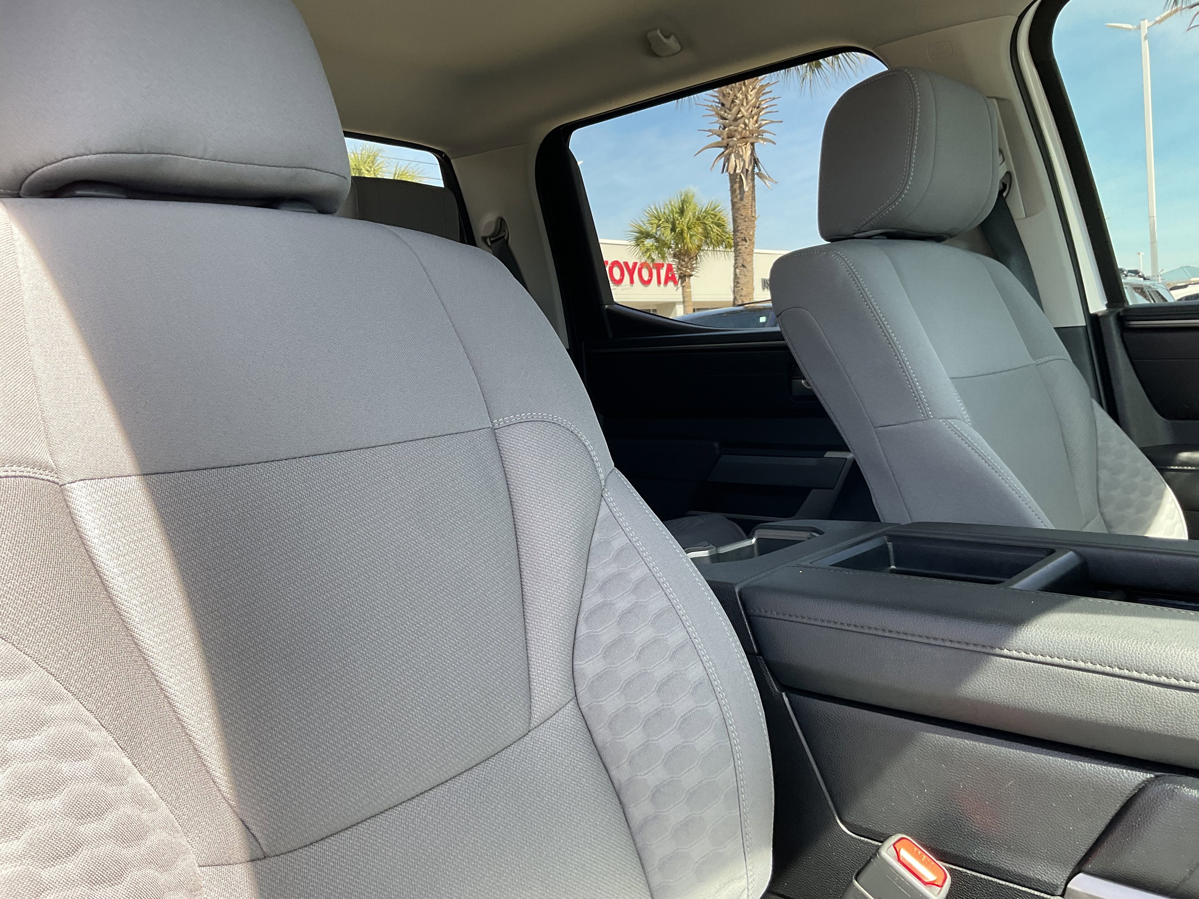 2024 Toyota TUNDRA 4X4 SR5