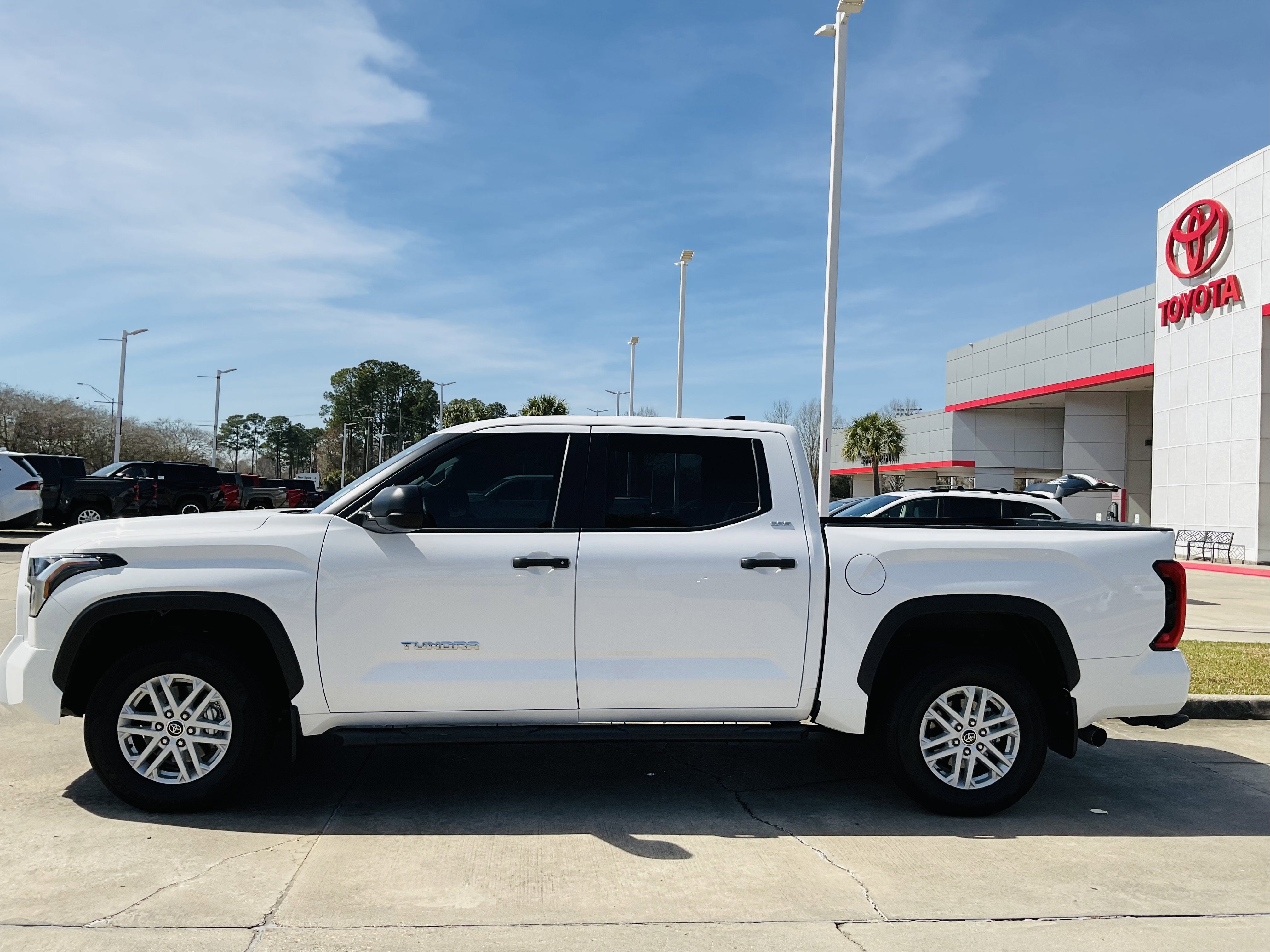 2024 Toyota TUNDRA 4X4 SR5