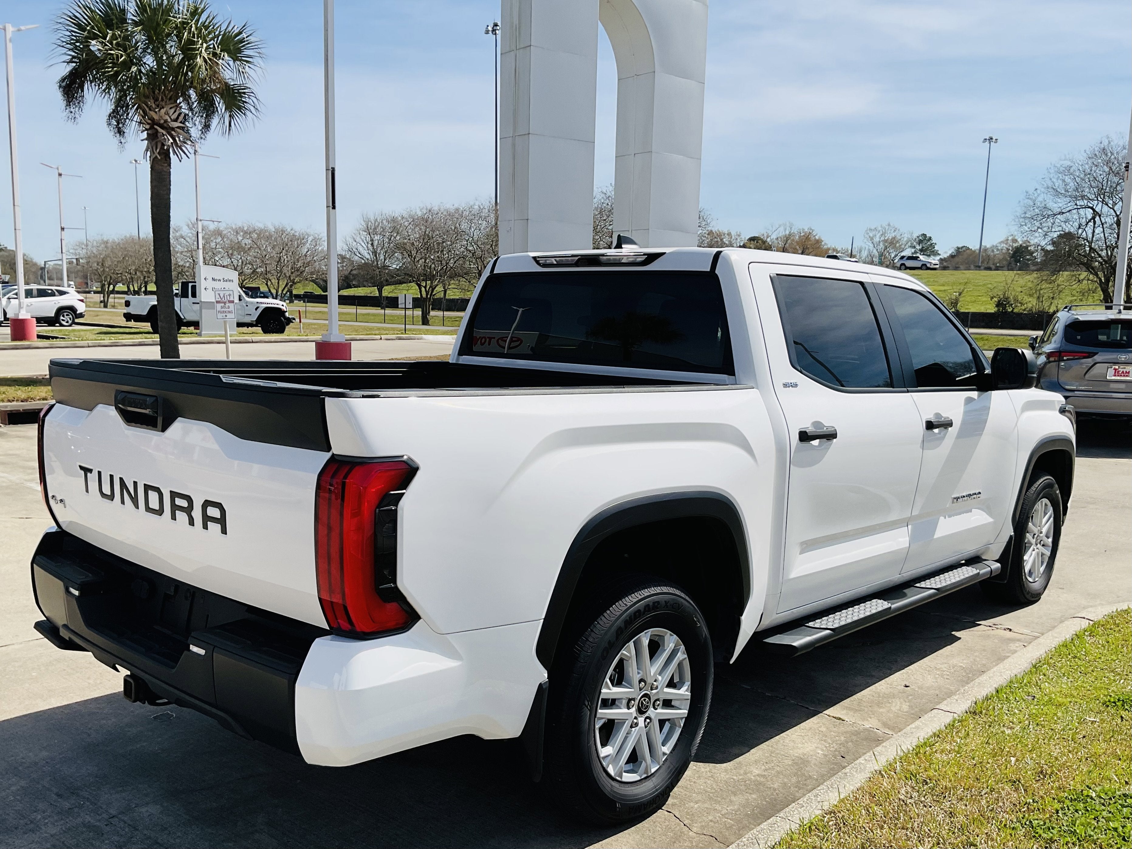 2024 Toyota TUNDRA 4X4 SR5