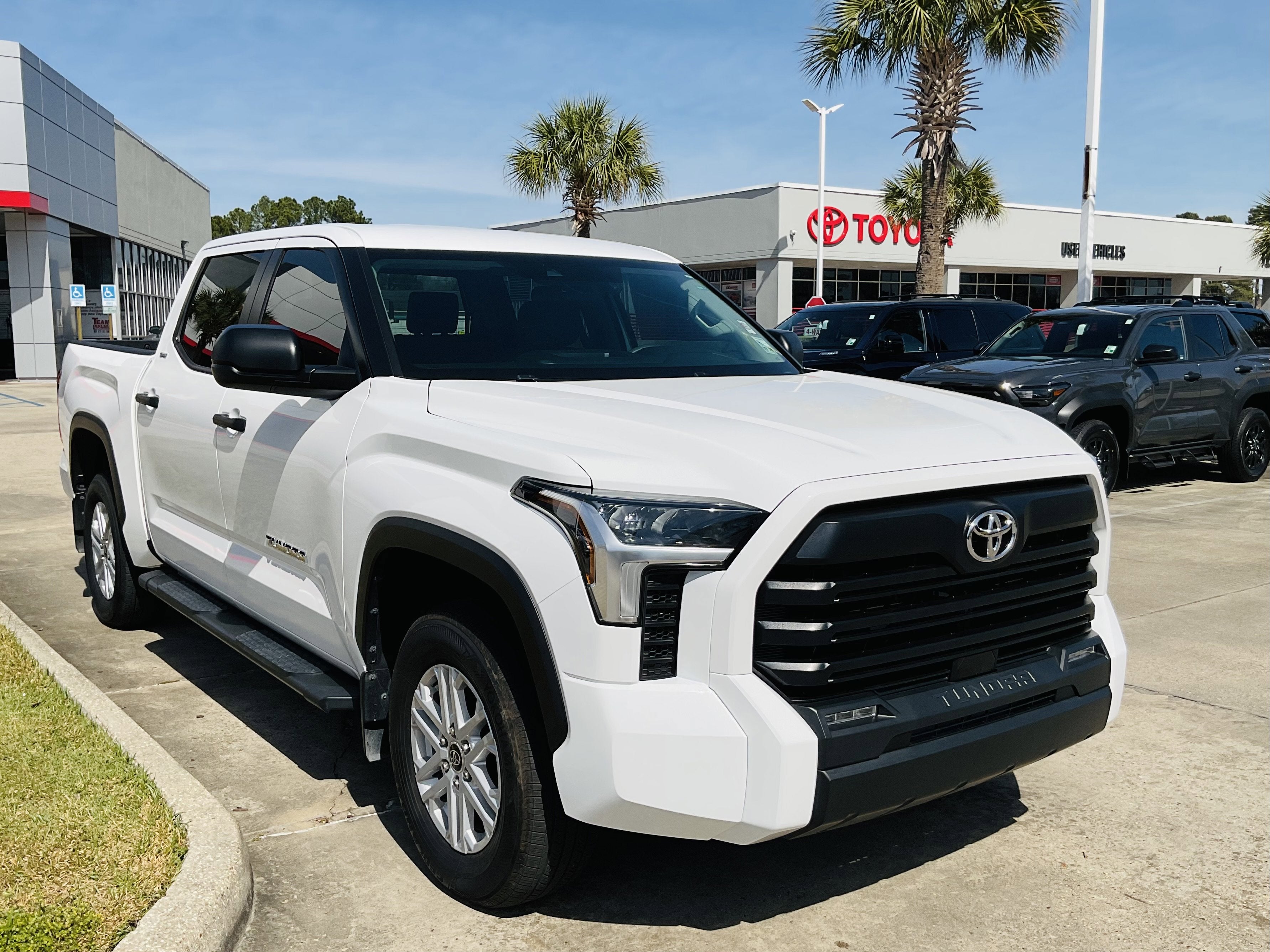 2024 Toyota TUNDRA 4X4 SR5